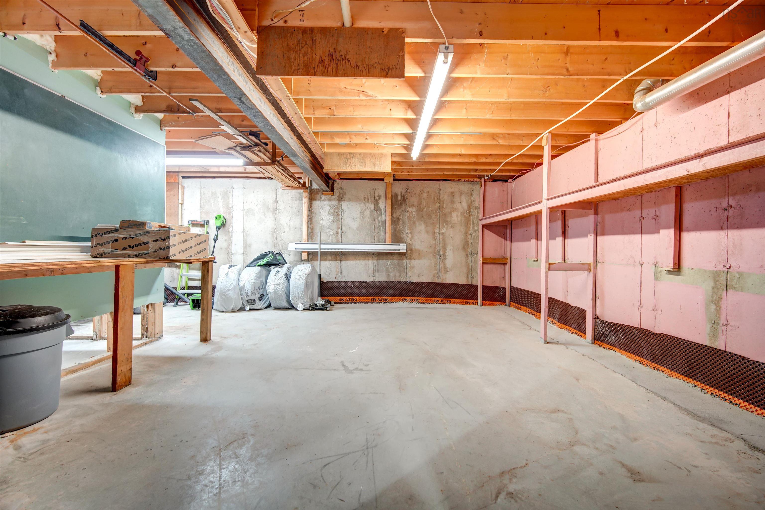 $624,900.00: 14 Shady Vista Drive, Hatchet Lake