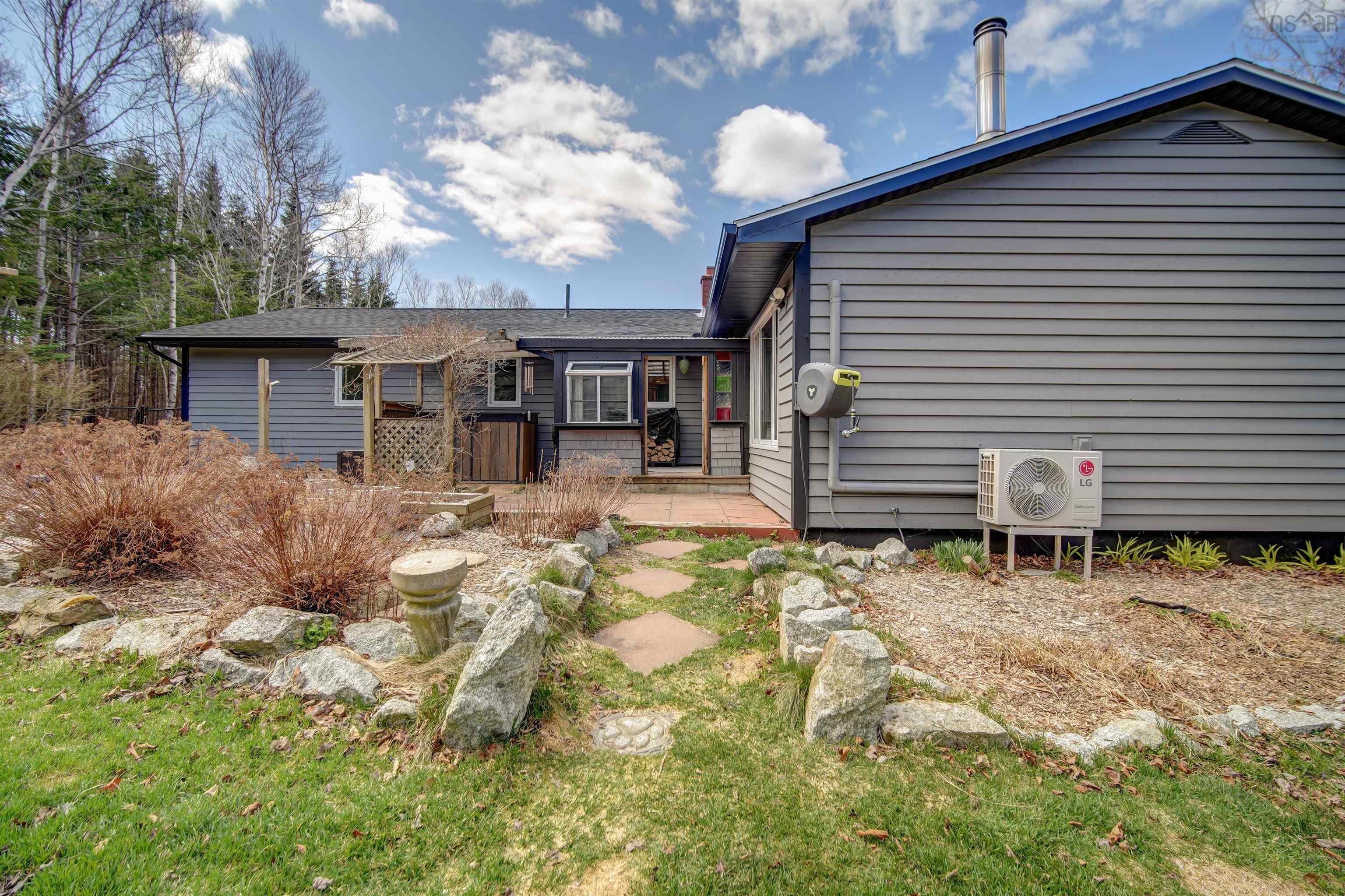 $624,900.00: 14 Shady Vista Drive, Hatchet Lake