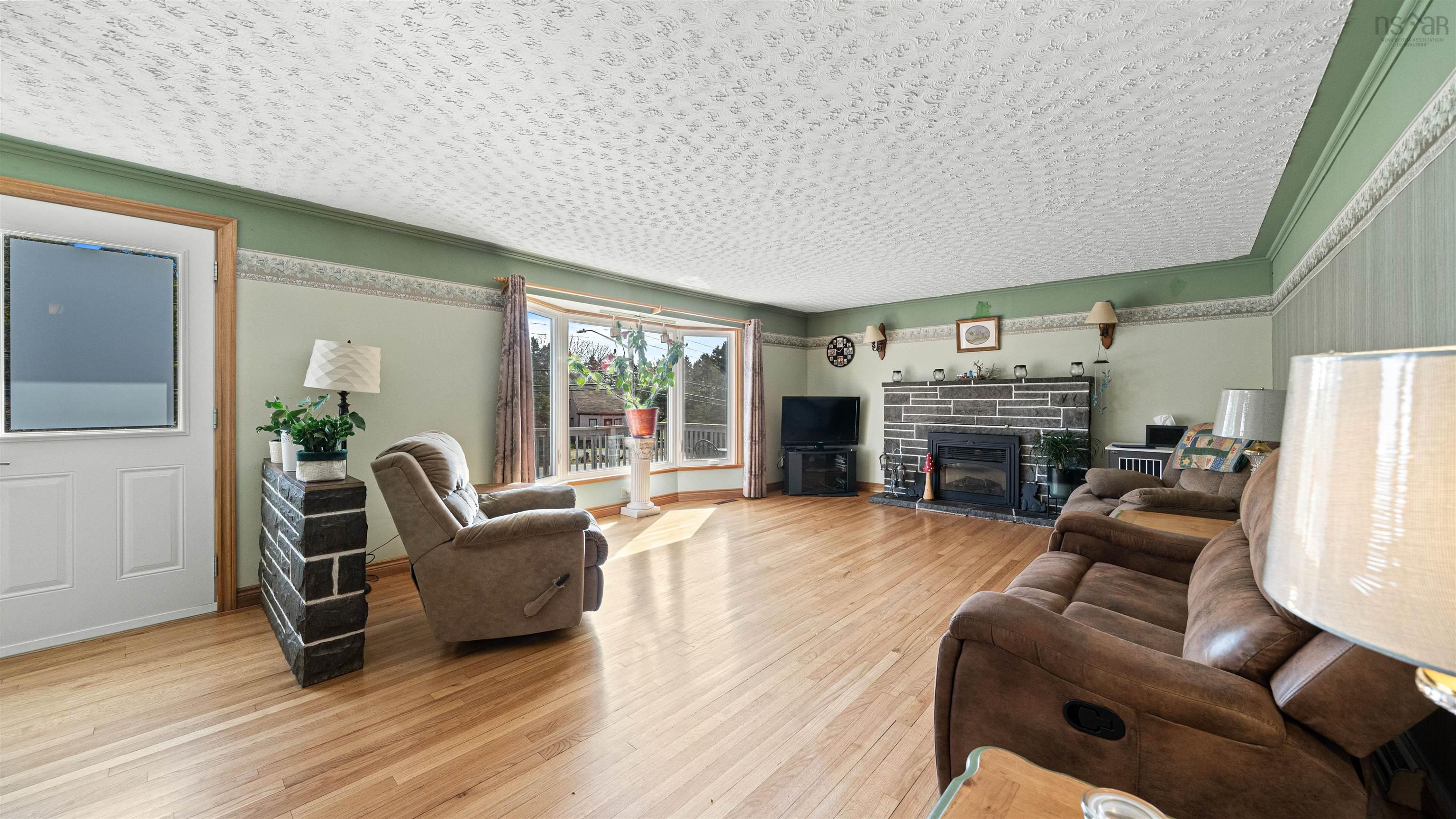 $499,900.00: 7381 7 Highway, West Chezzetcook