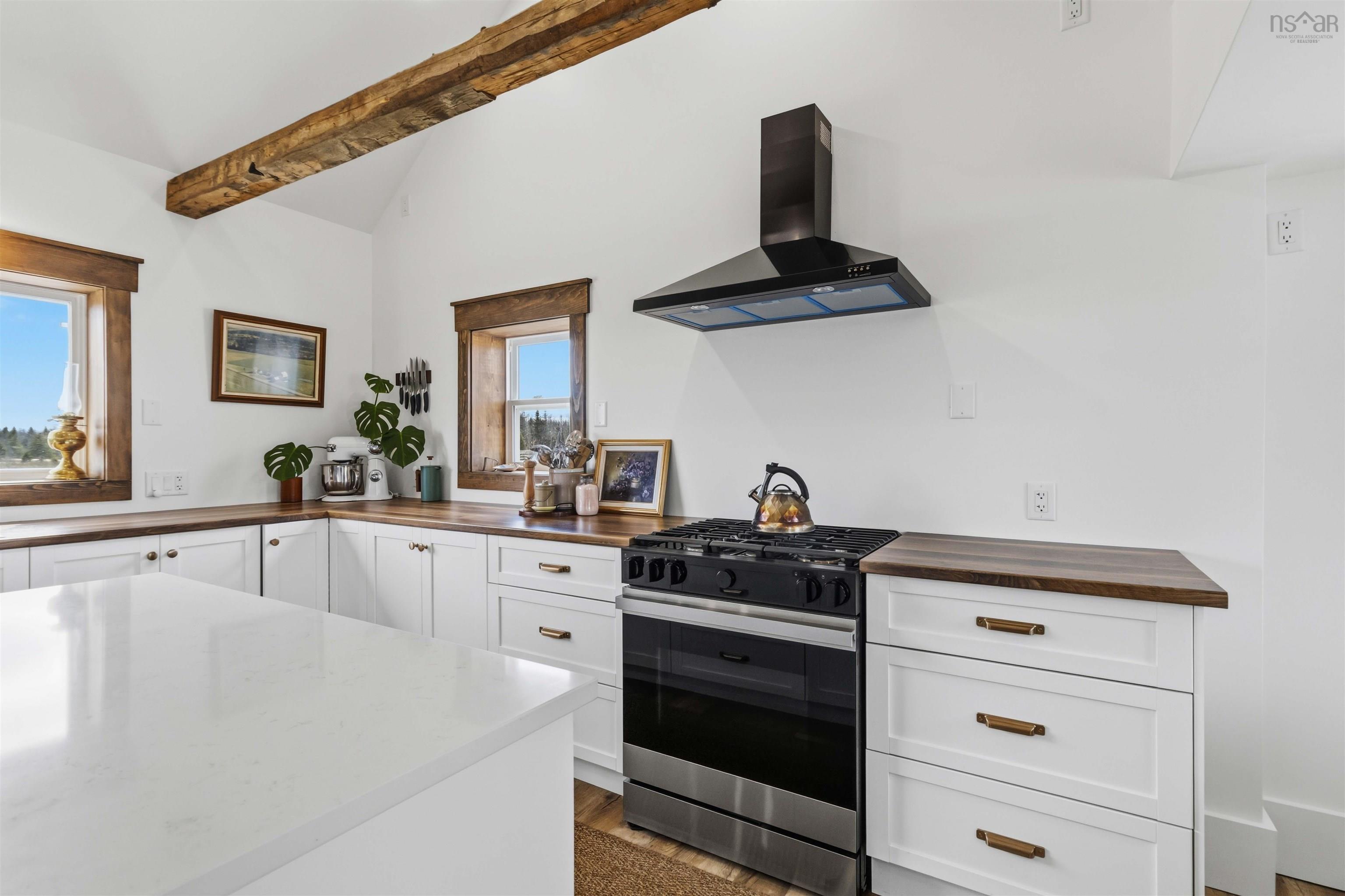 $499,900.00: 2050 Indian Road, Macphees Corner