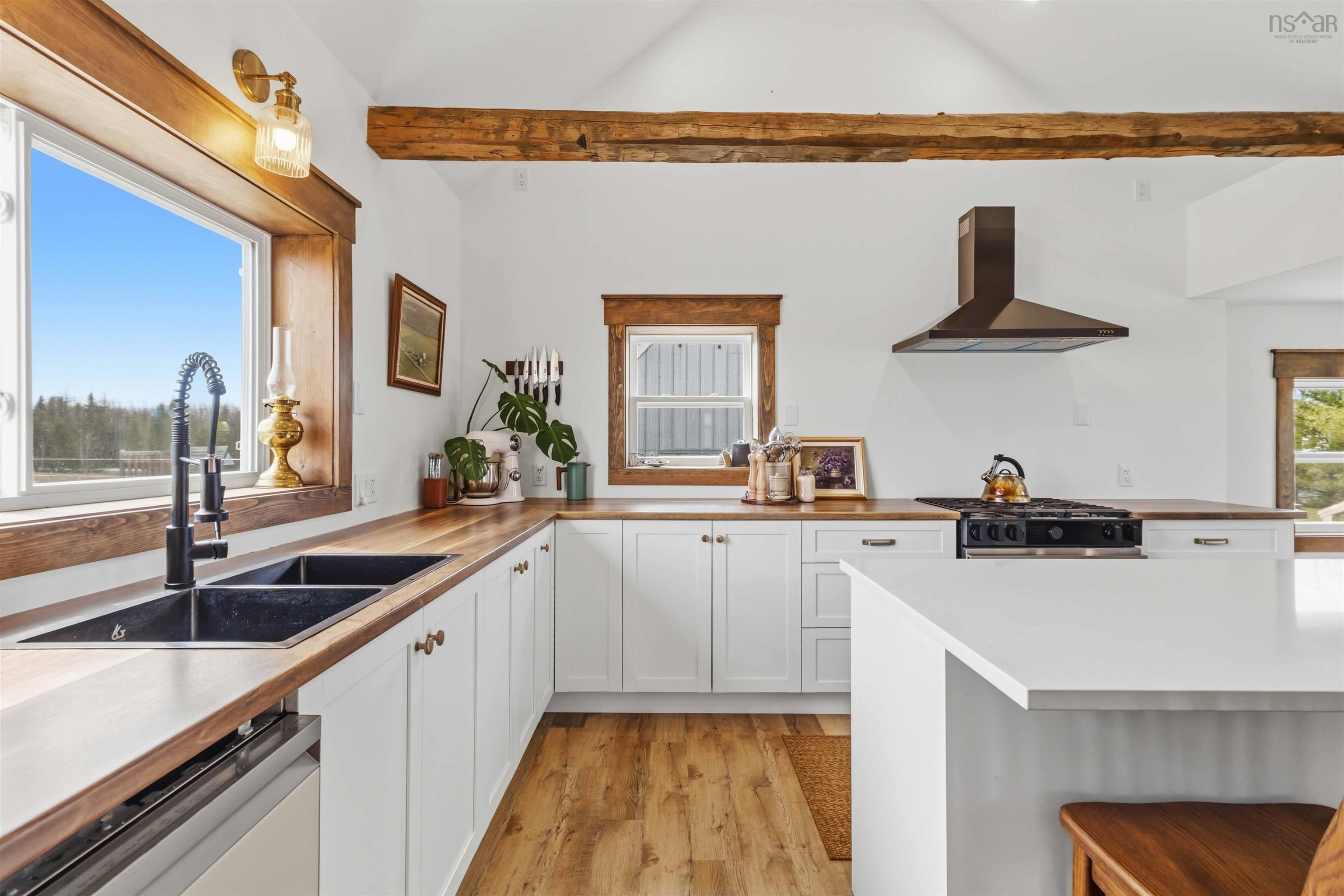 $499,900.00: 2050 Indian Road, Macphees Corner