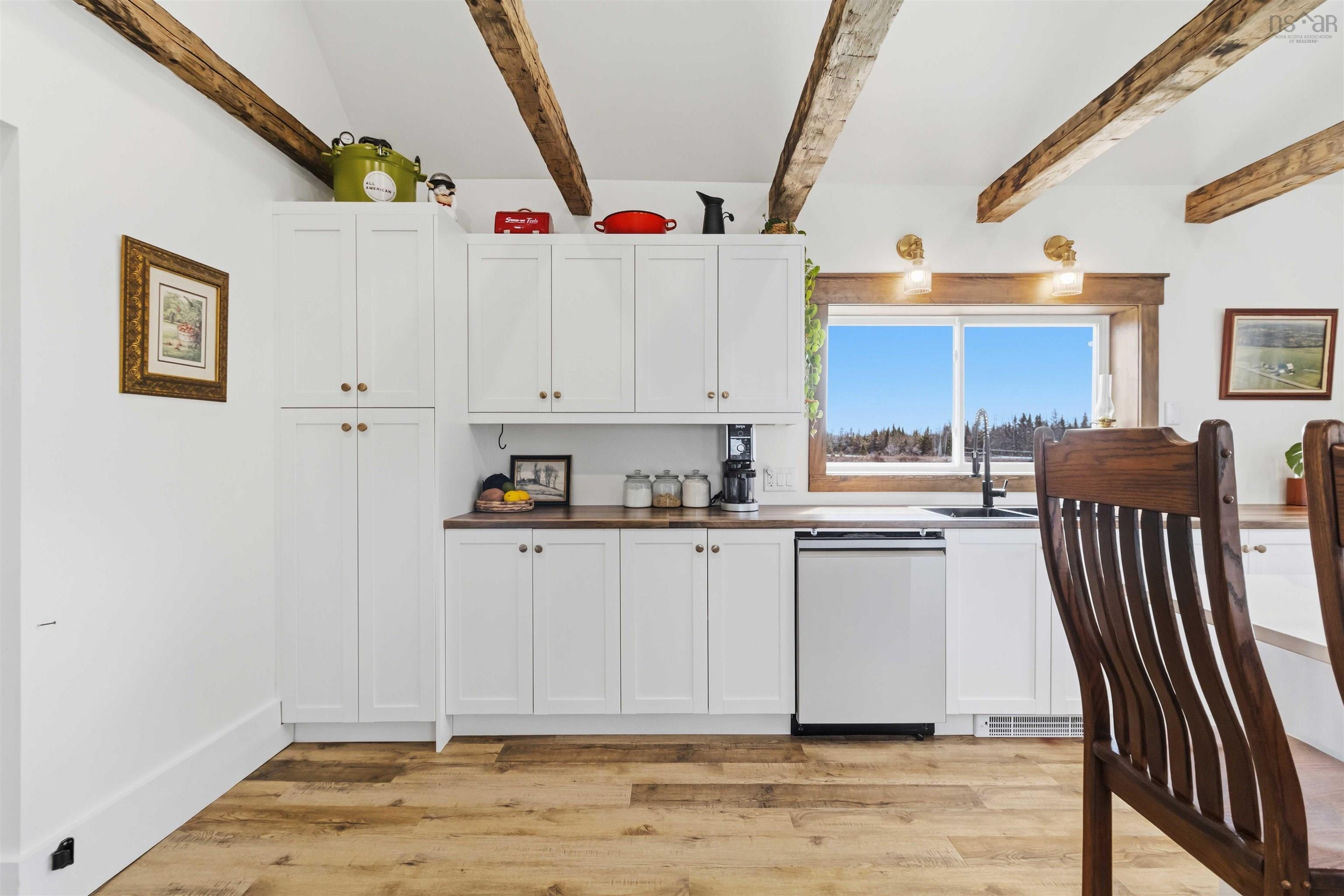 $499,900.00: 2050 Indian Road, Macphees Corner