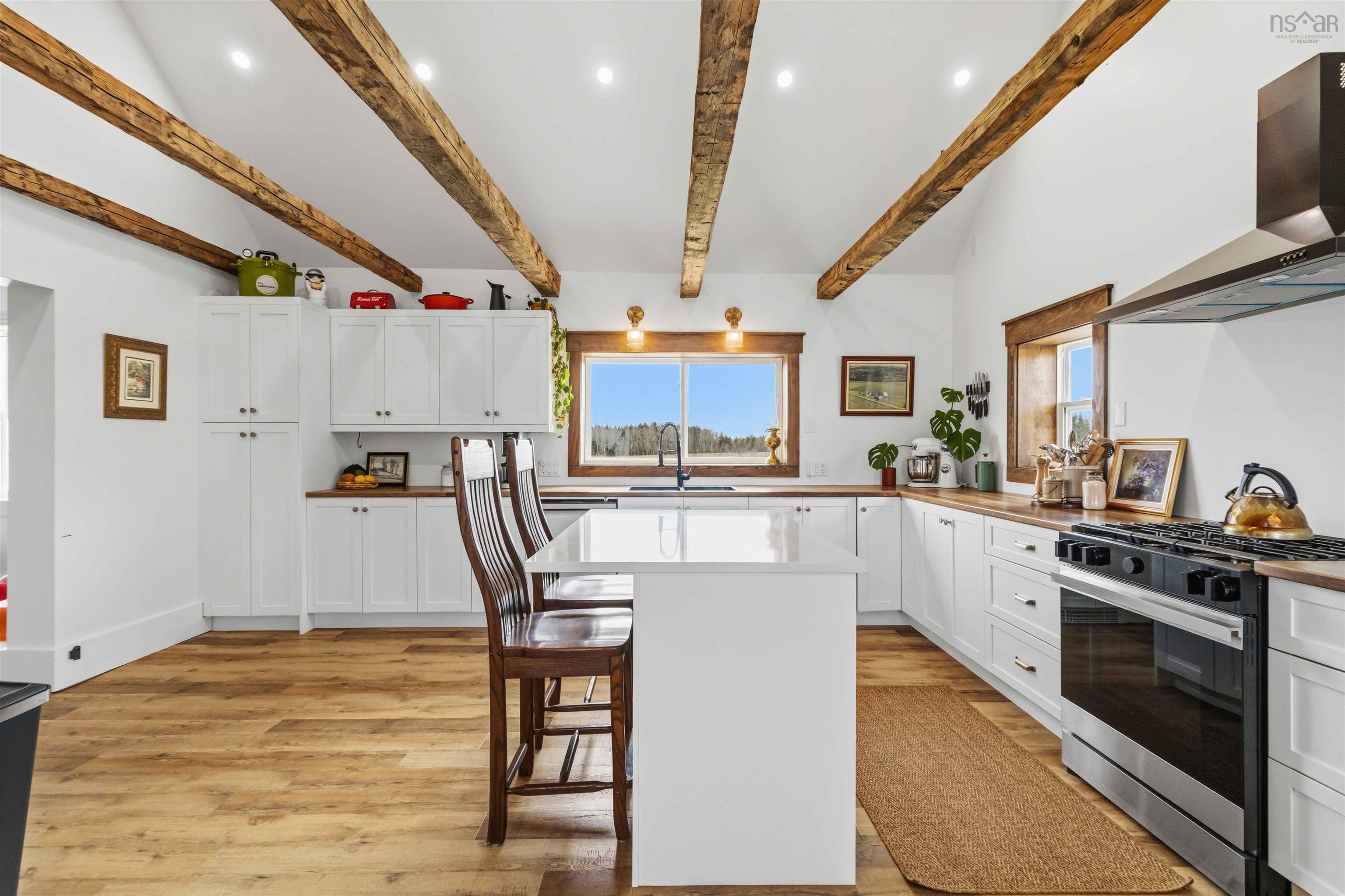 $499,900.00: 2050 Indian Road, Macphees Corner