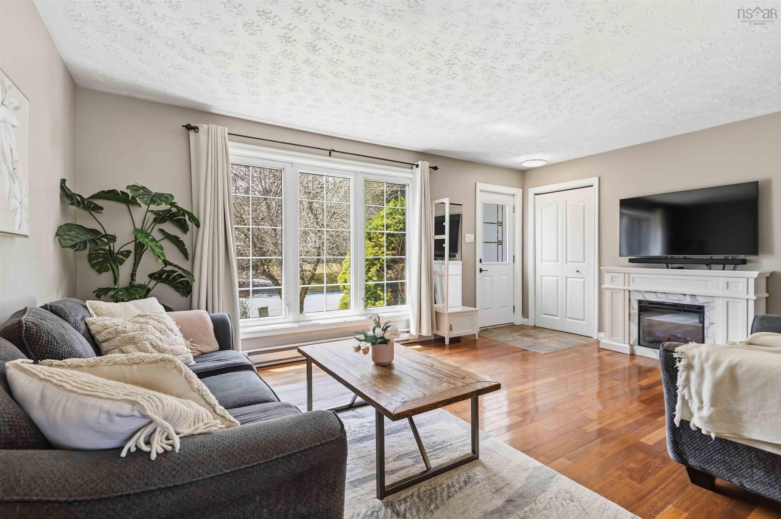 $434,900.00: 63 DESBRISAY Drive, Bridgewater