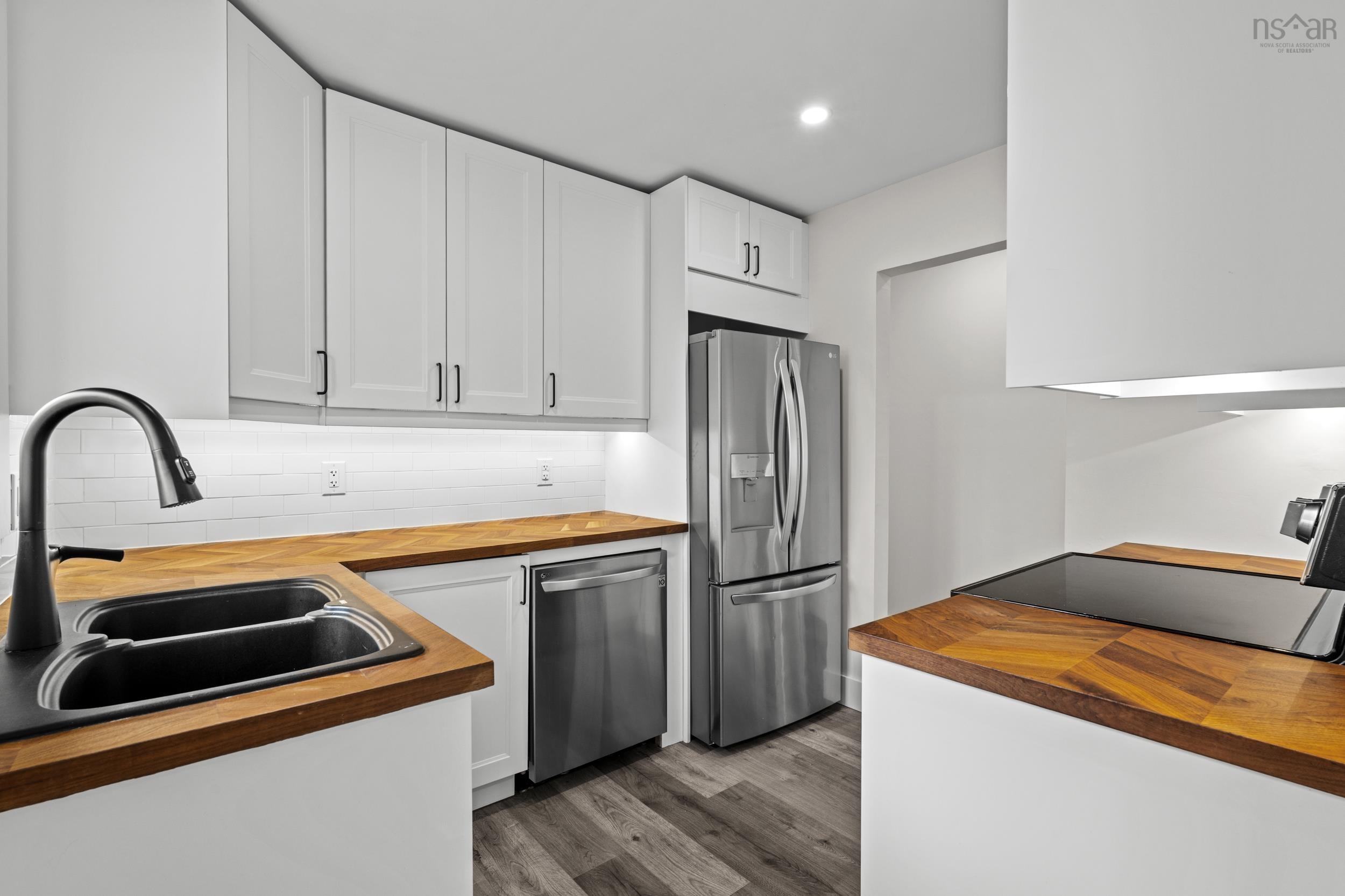 $599,900.00: 2728/2726 HWY 7 Lake Echo, Lake Echo