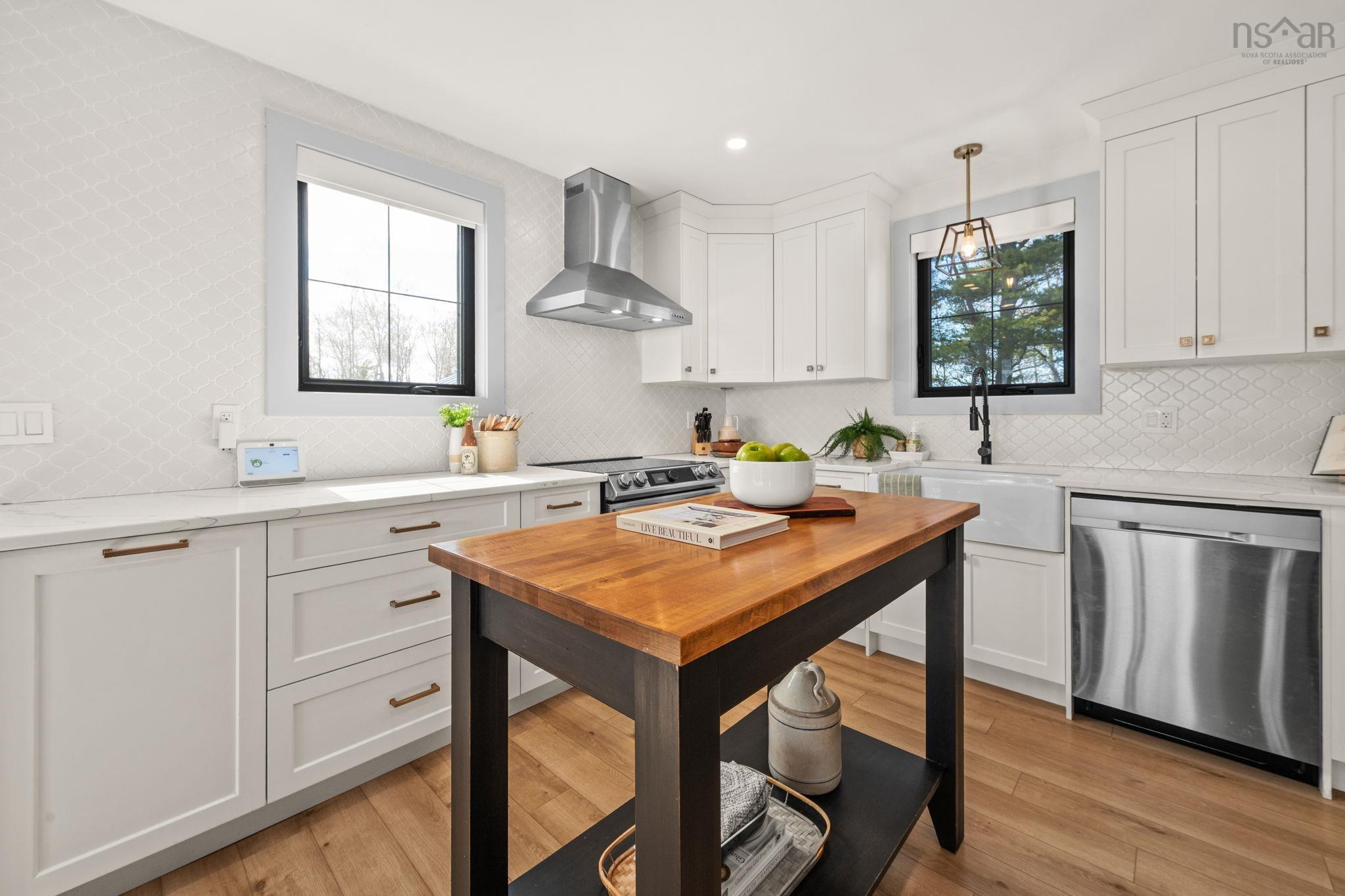 $769,000.00: 504 Porters Point Branch Road, Lower Canard