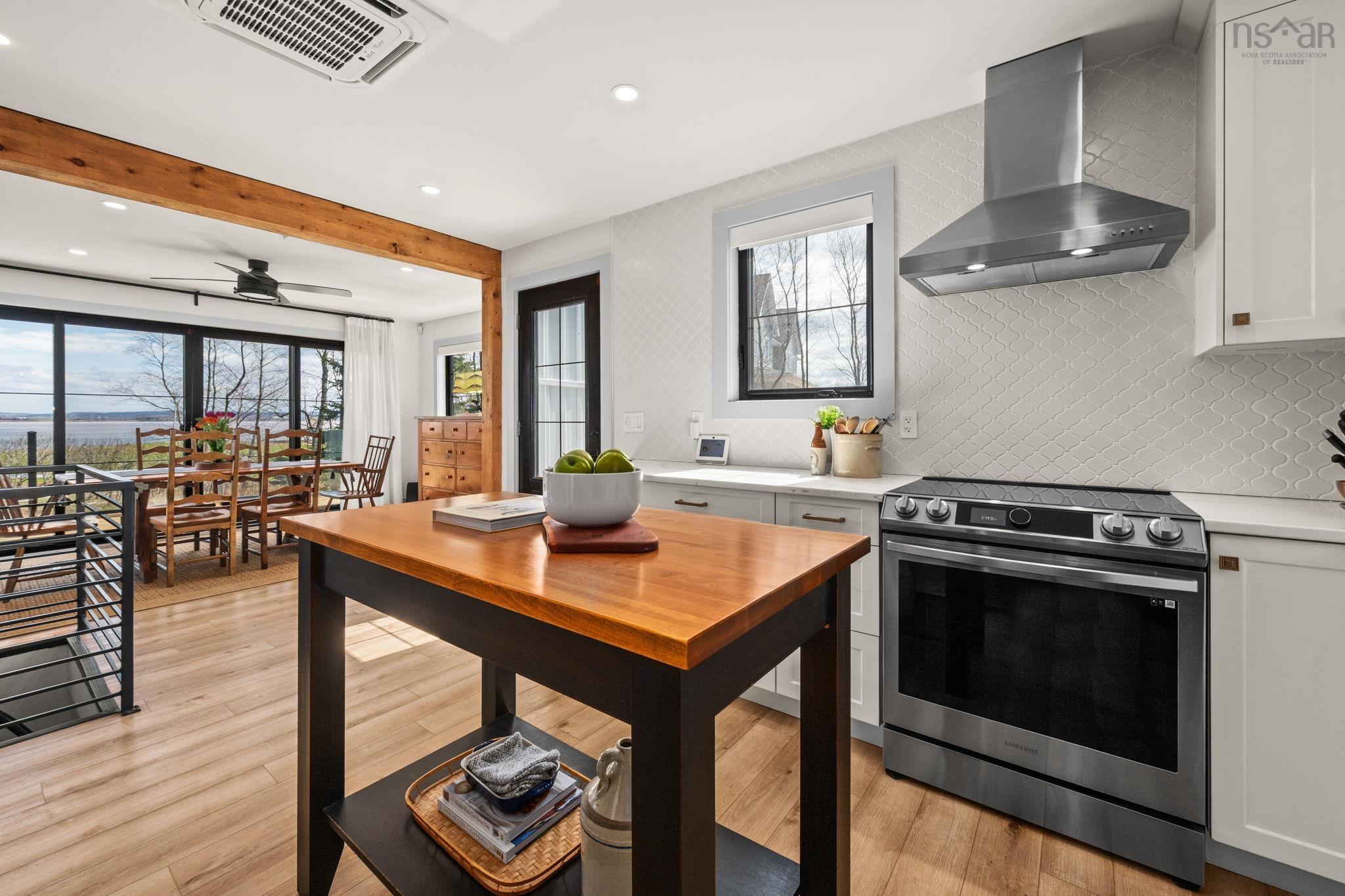 $769,000.00: 504 Porters Point Branch Road, Lower Canard