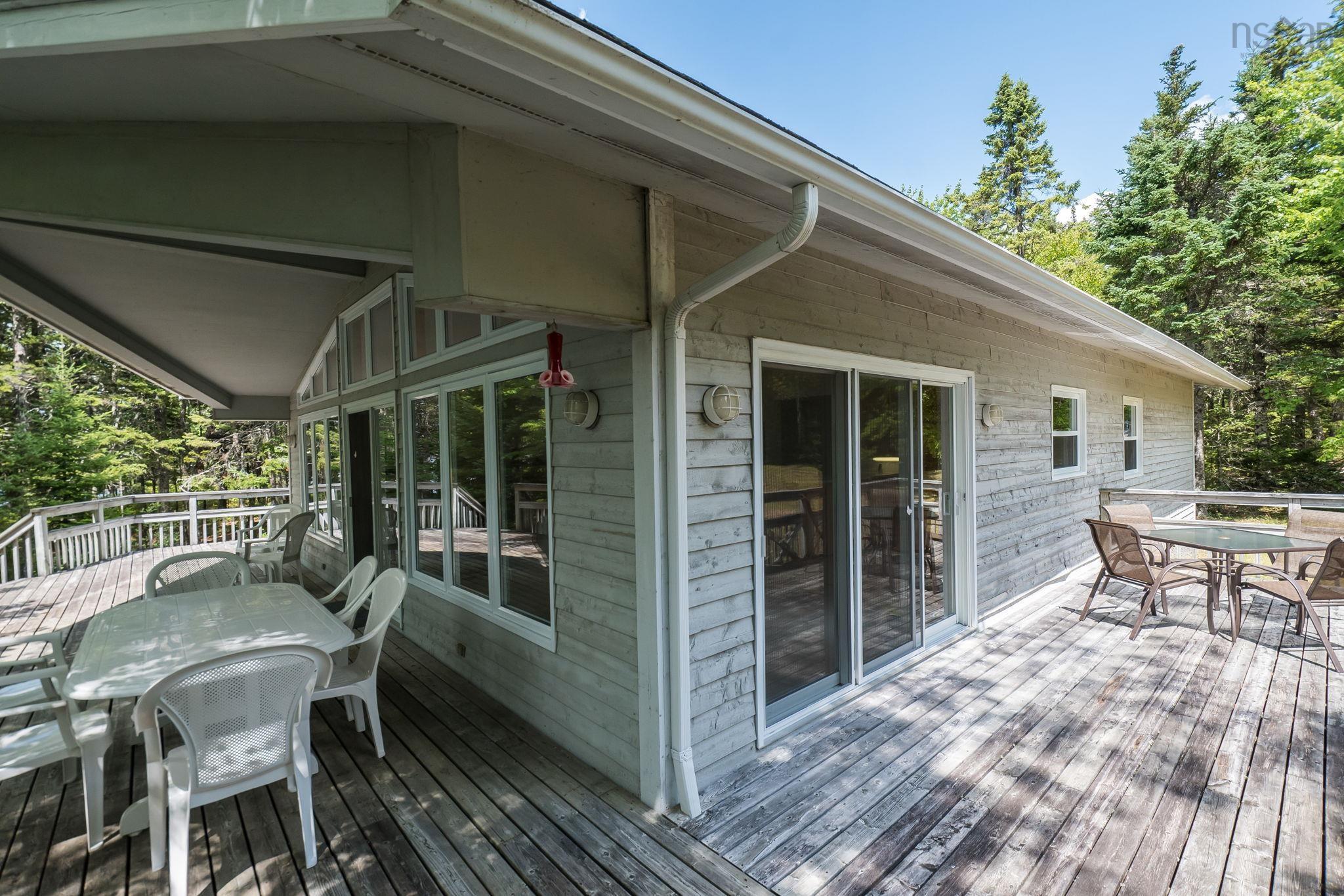 $535,000.00: 376 Lakefront Drive, Chelsea