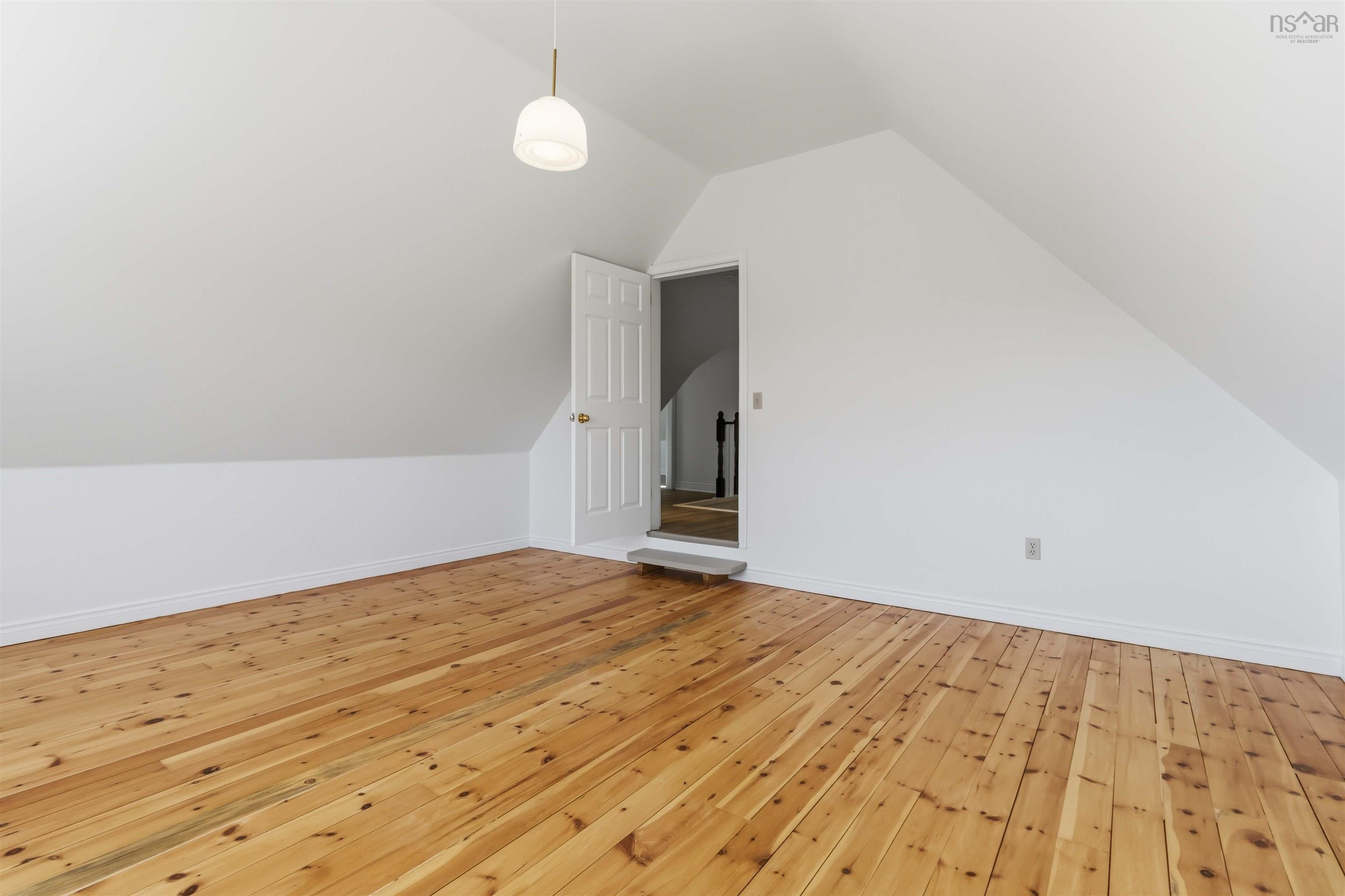 $499,900.00: 341 Myra Road, Porters Lake