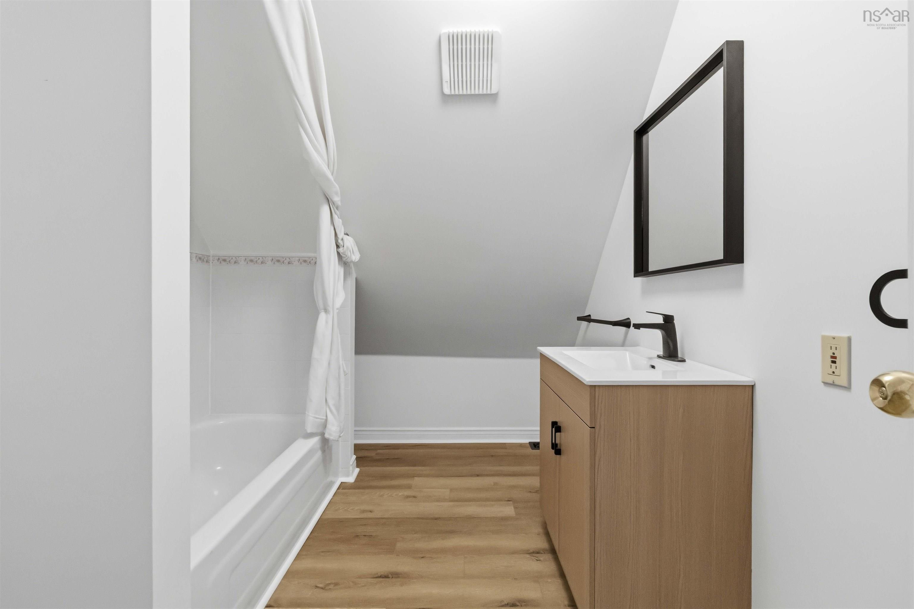 $499,900.00: 341 Myra Road, Porters Lake