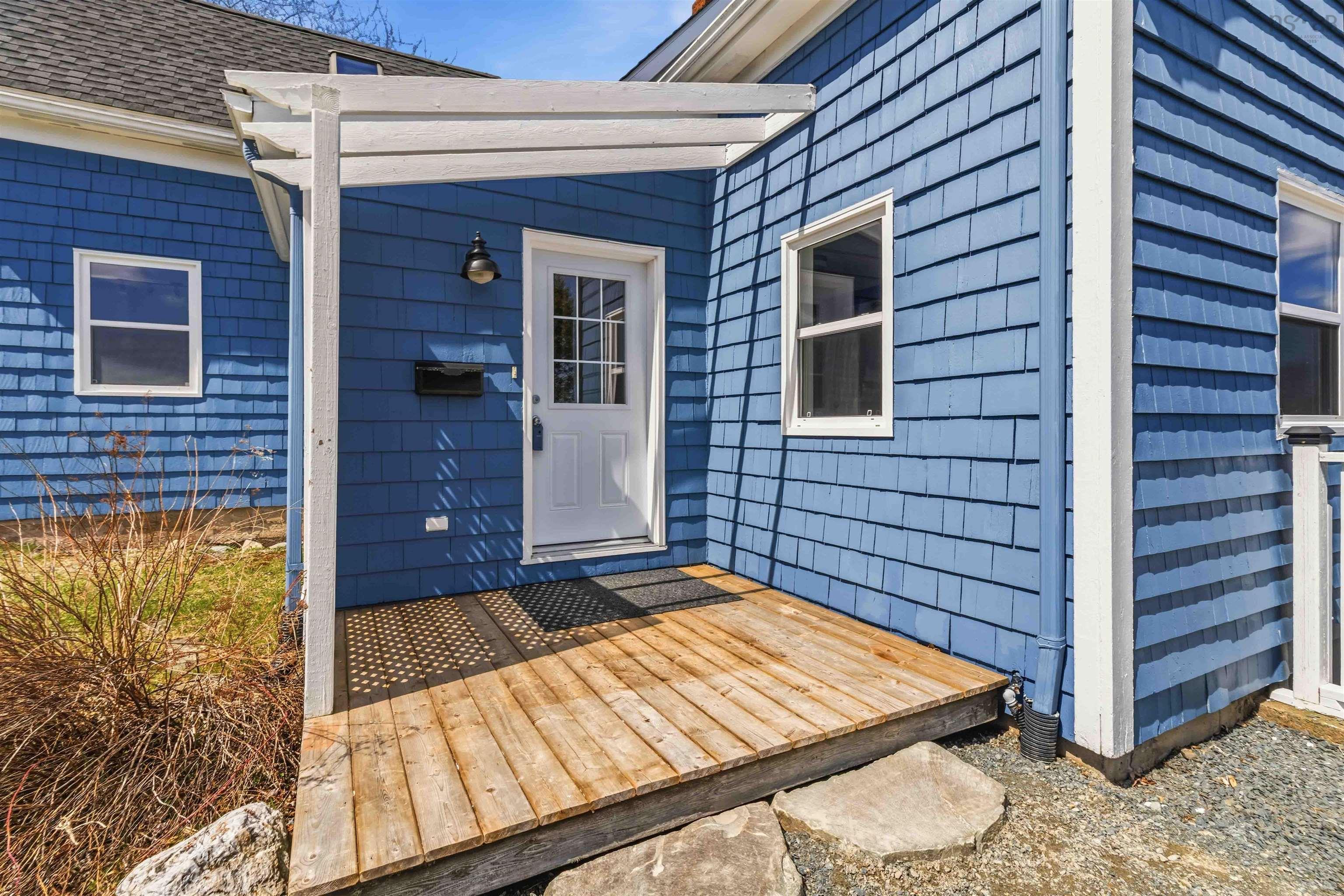 $499,900.00: 341 Myra Road, Porters Lake