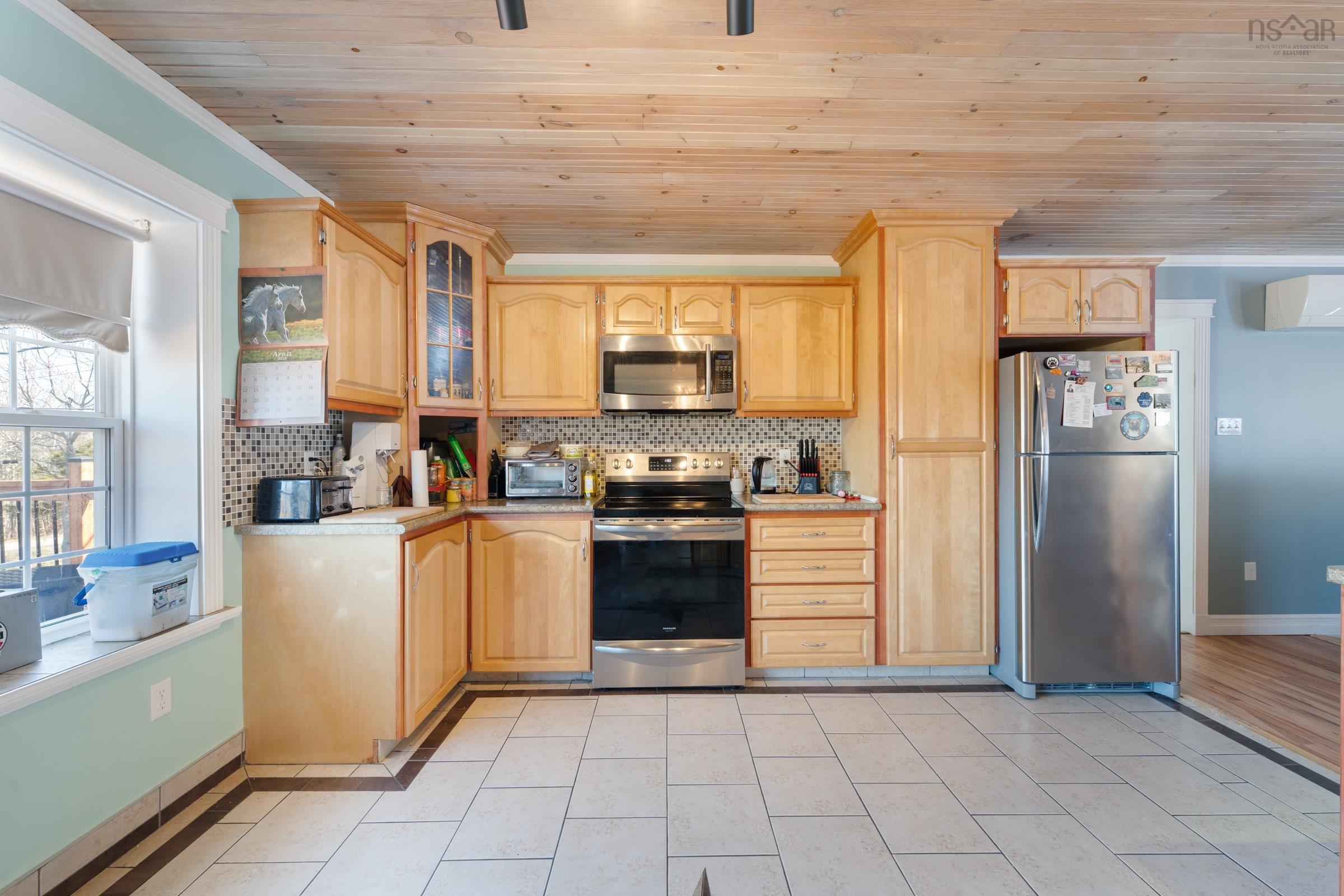 $625,000.00: 3152 Shore Road W, Litchfield