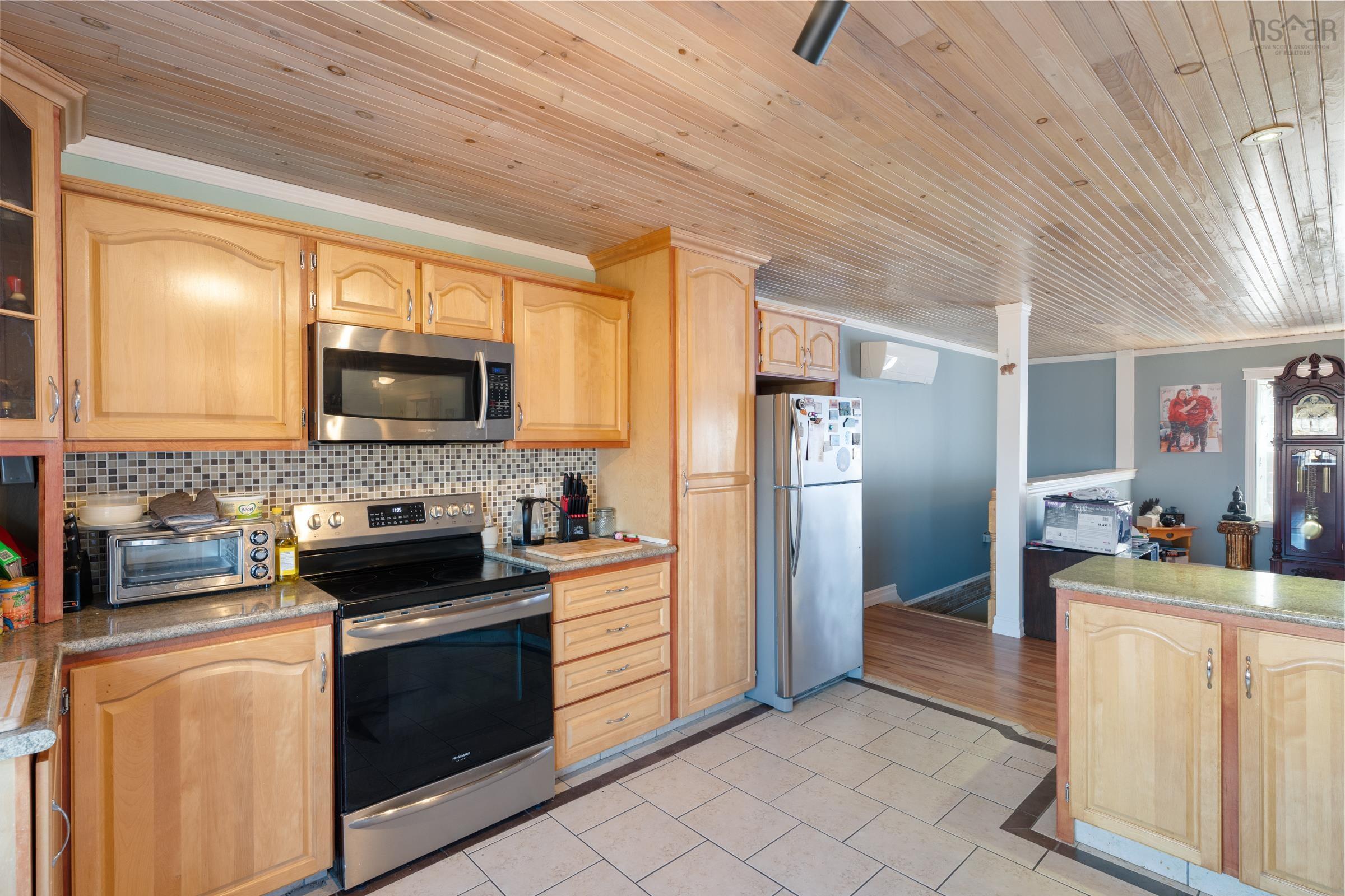 $625,000.00: 3152 Shore Road W, Litchfield