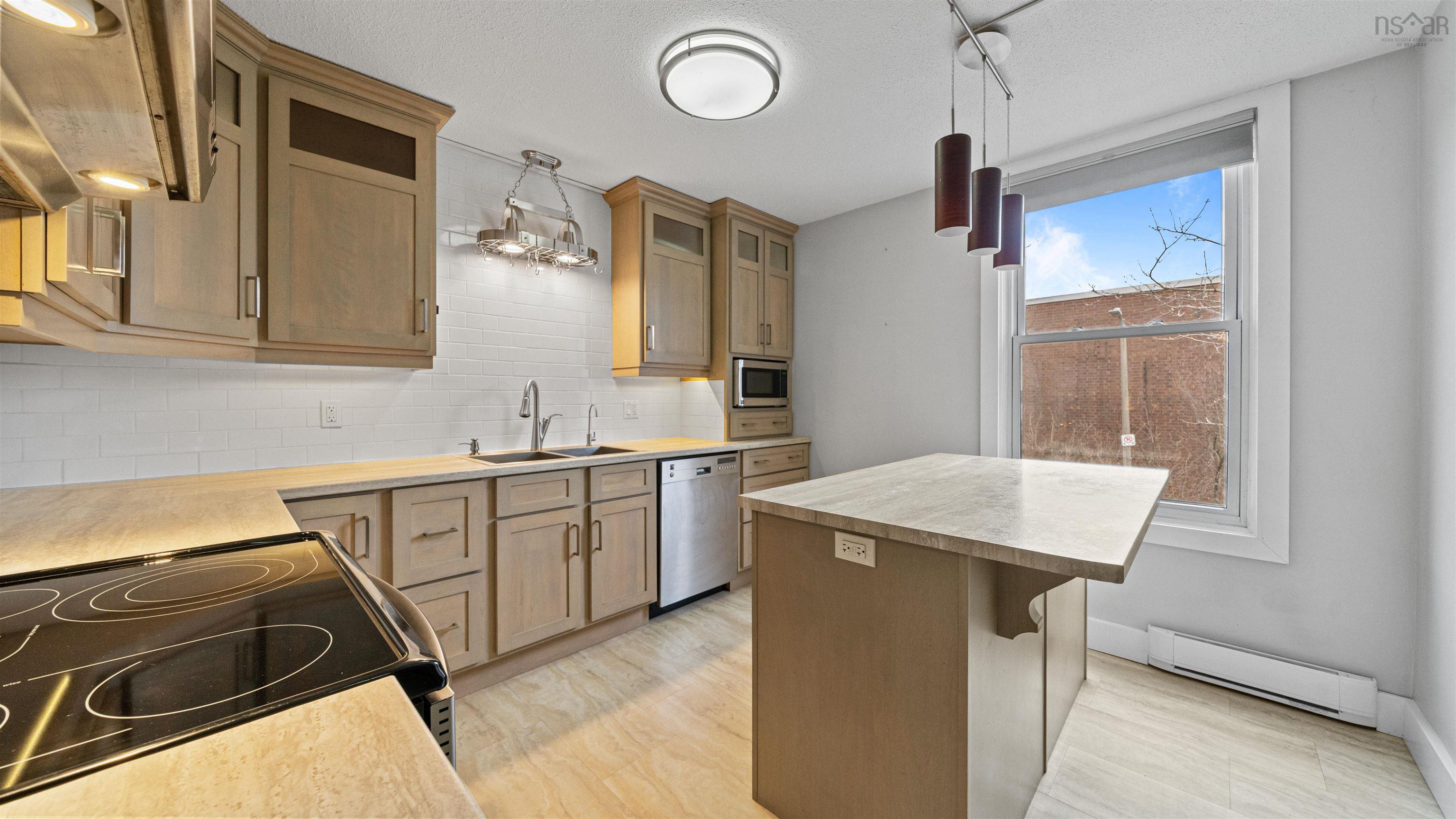 $525,000.00: 5540 Stoneham, Halifax