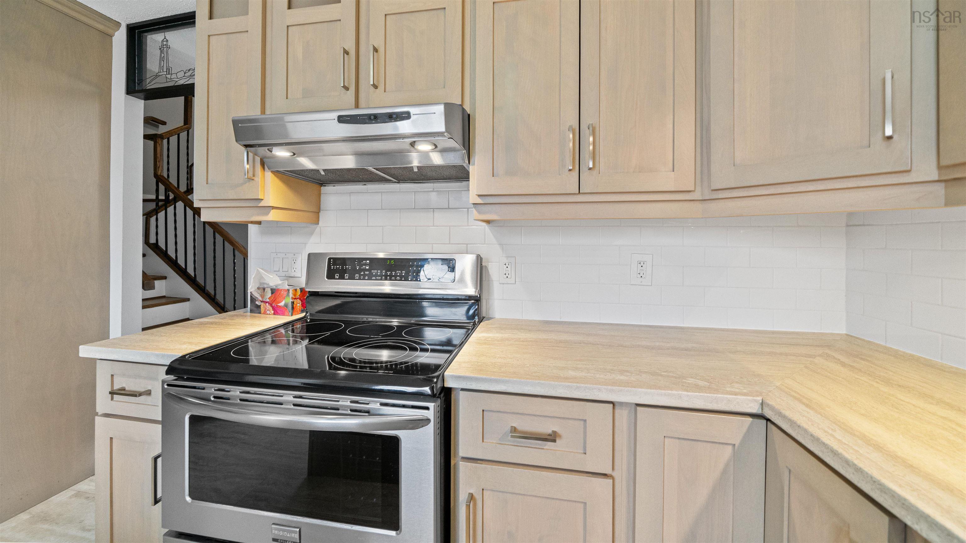 $525,000.00: 5540 Stoneham, Halifax