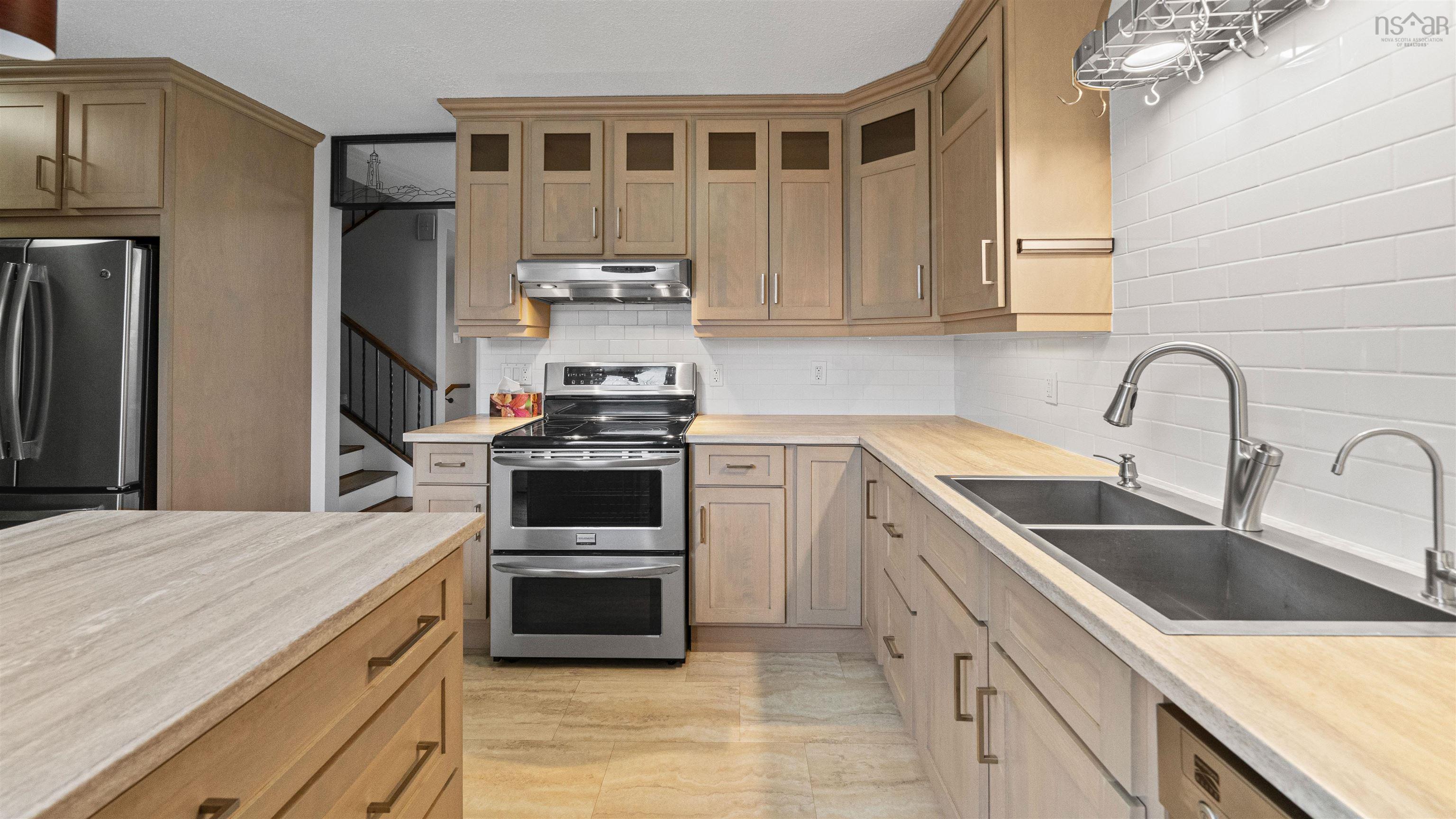 $525,000.00: 5540 Stoneham, Halifax