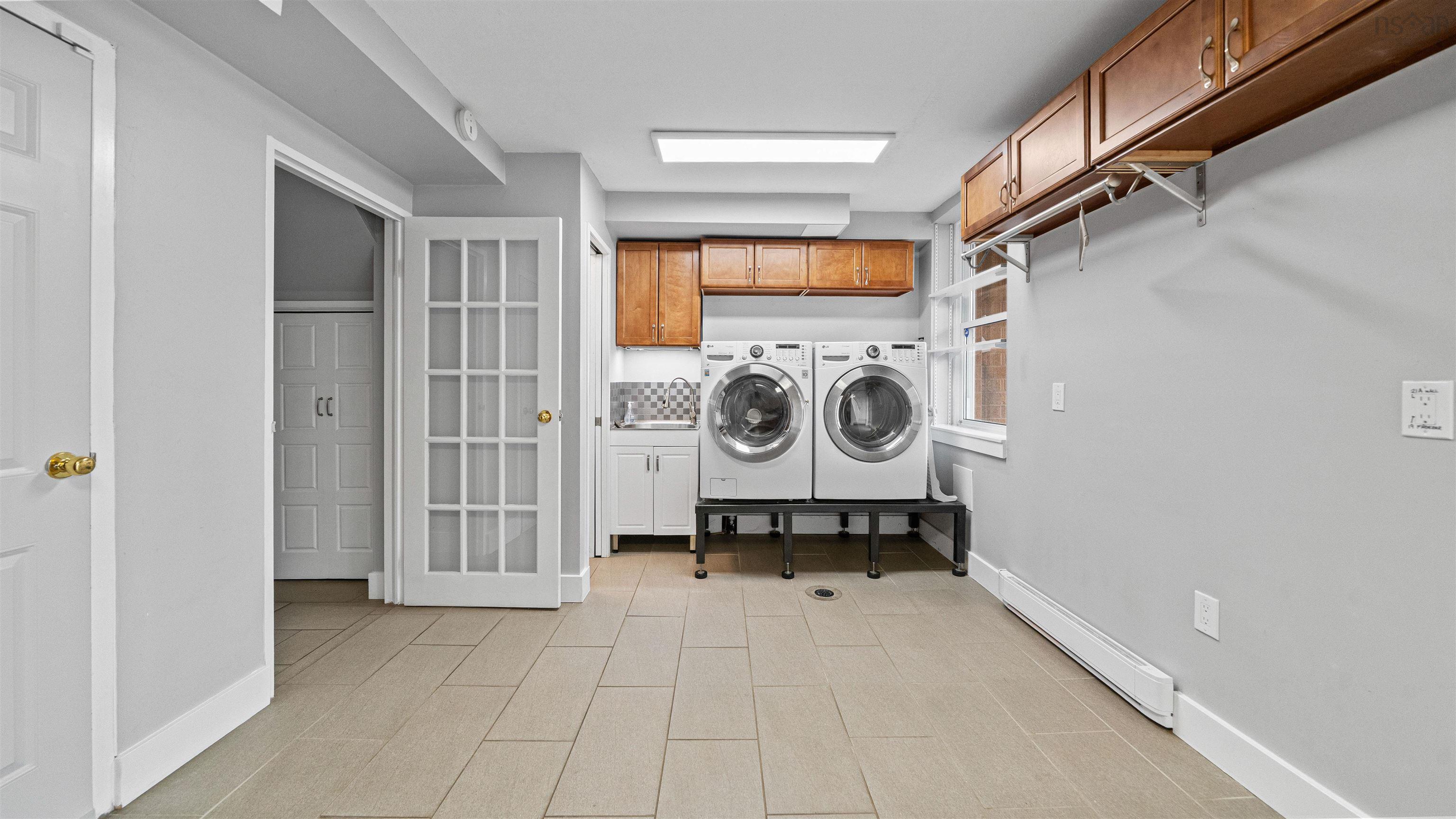 $525,000.00: 5540 Stoneham, Halifax