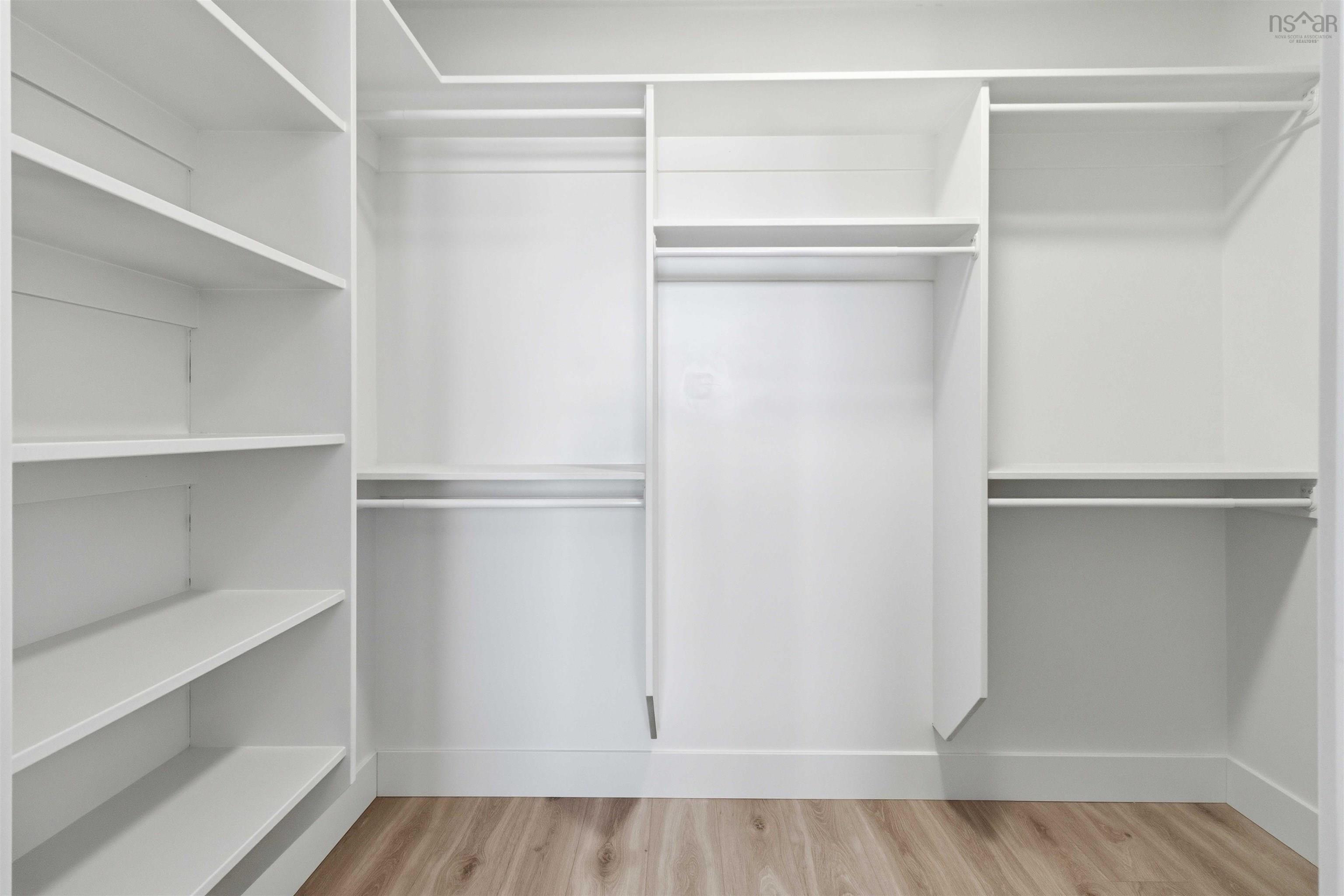 $719,900.00: 9 Viewcrest Drive, Clayton Park