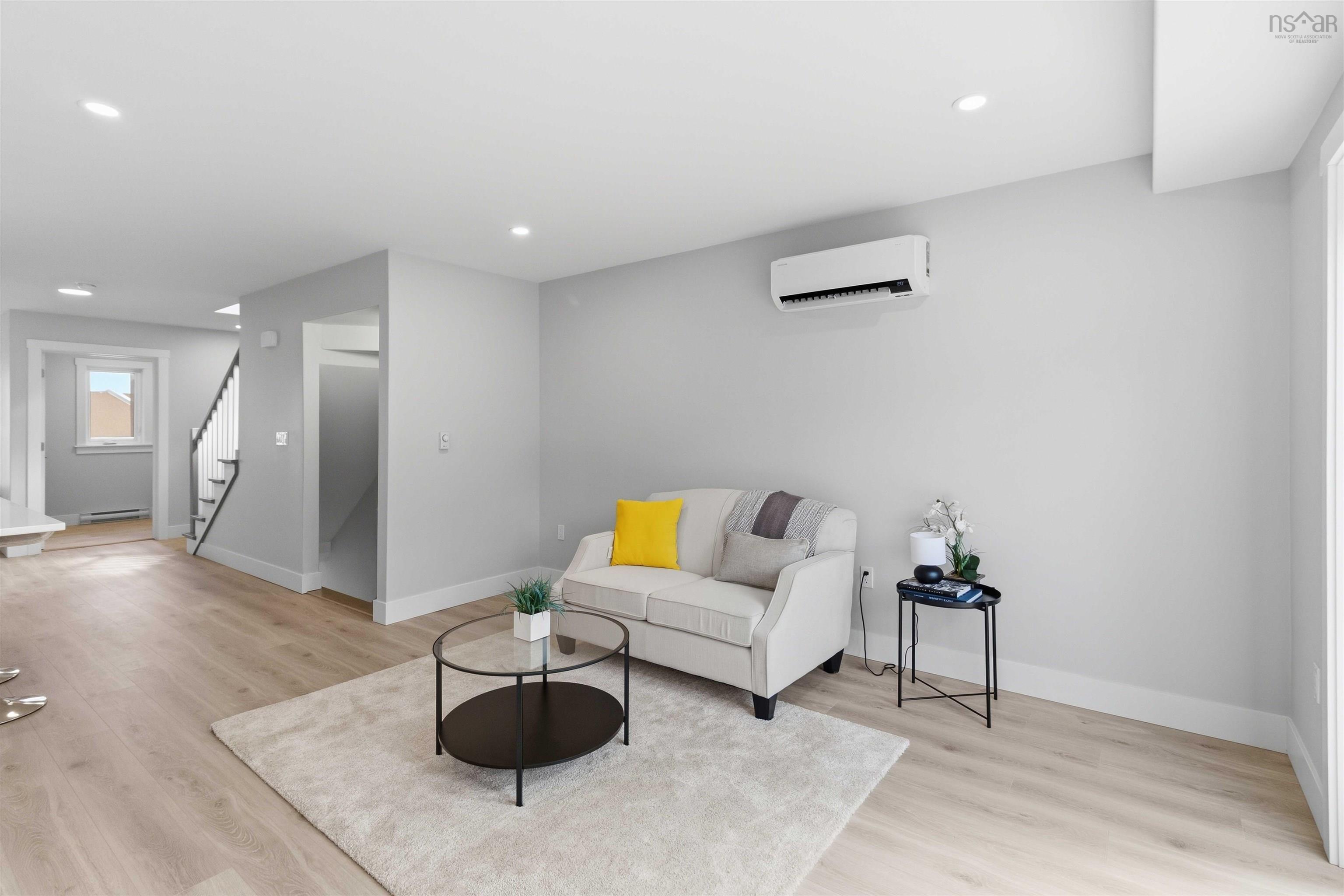 $724,900.00: 7 Viewcrest Drive, Clayton Park