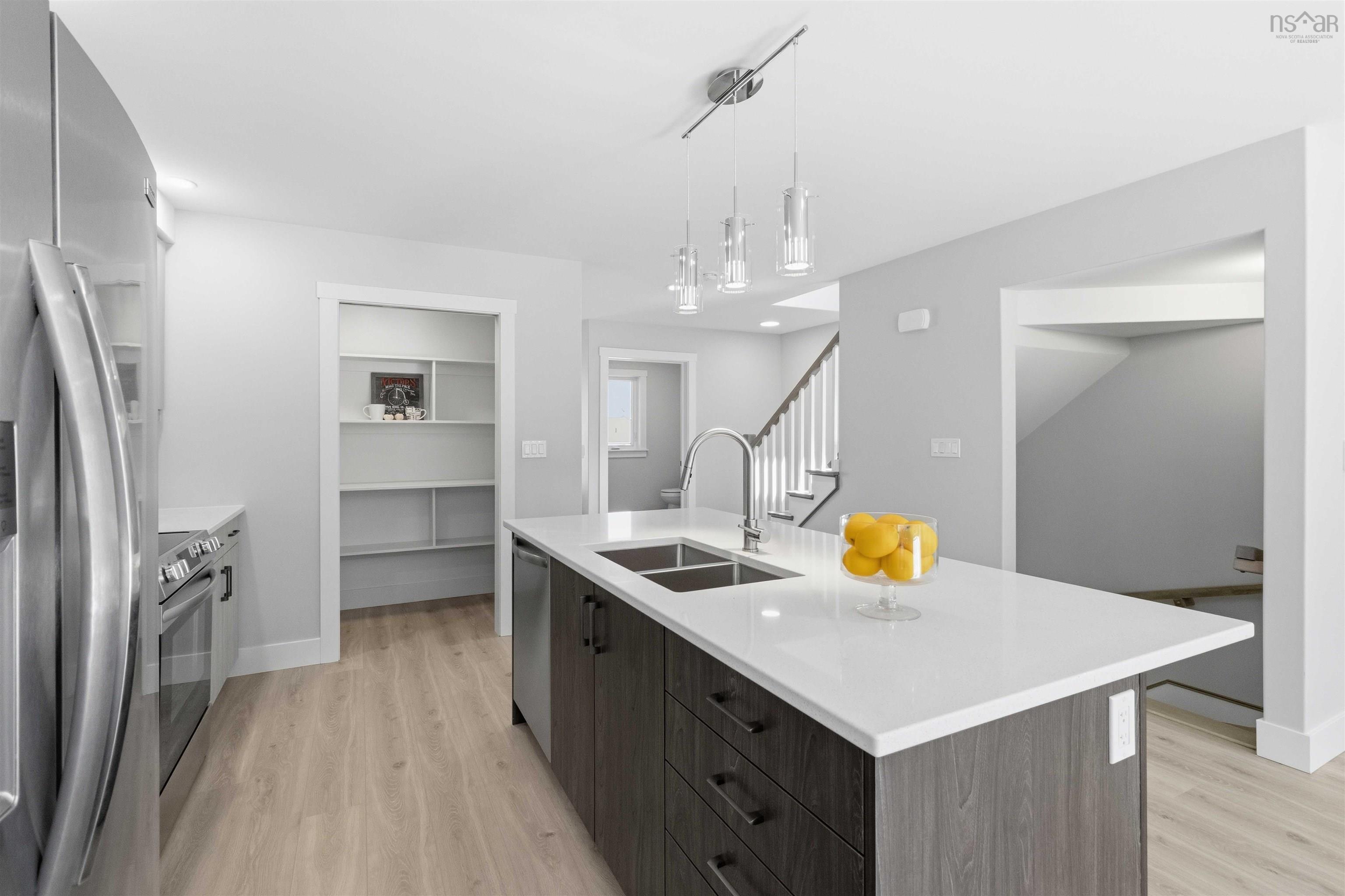 $724,900.00: 7 Viewcrest Drive, Clayton Park