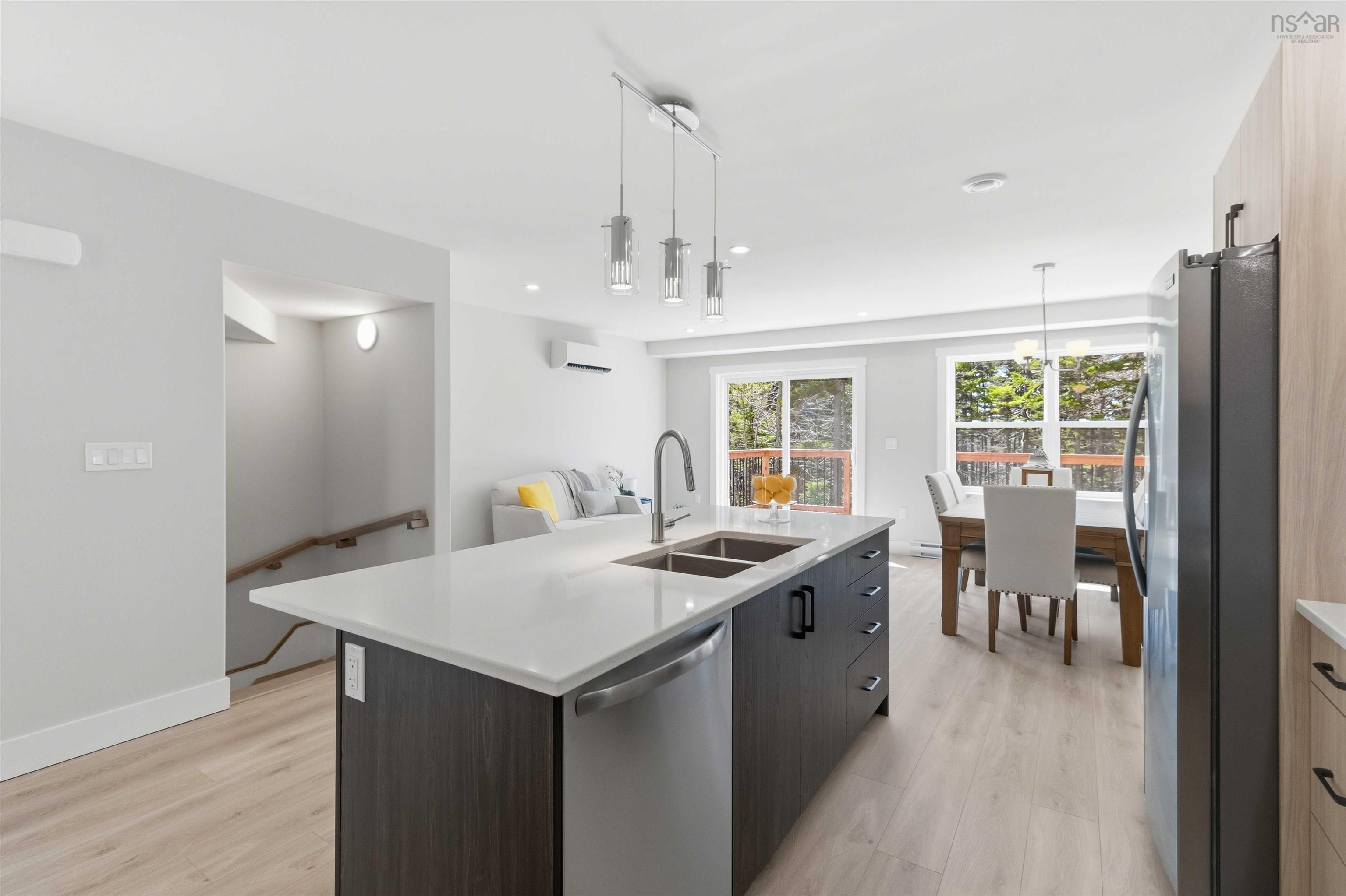 $724,900.00: 7 Viewcrest Drive, Clayton Park