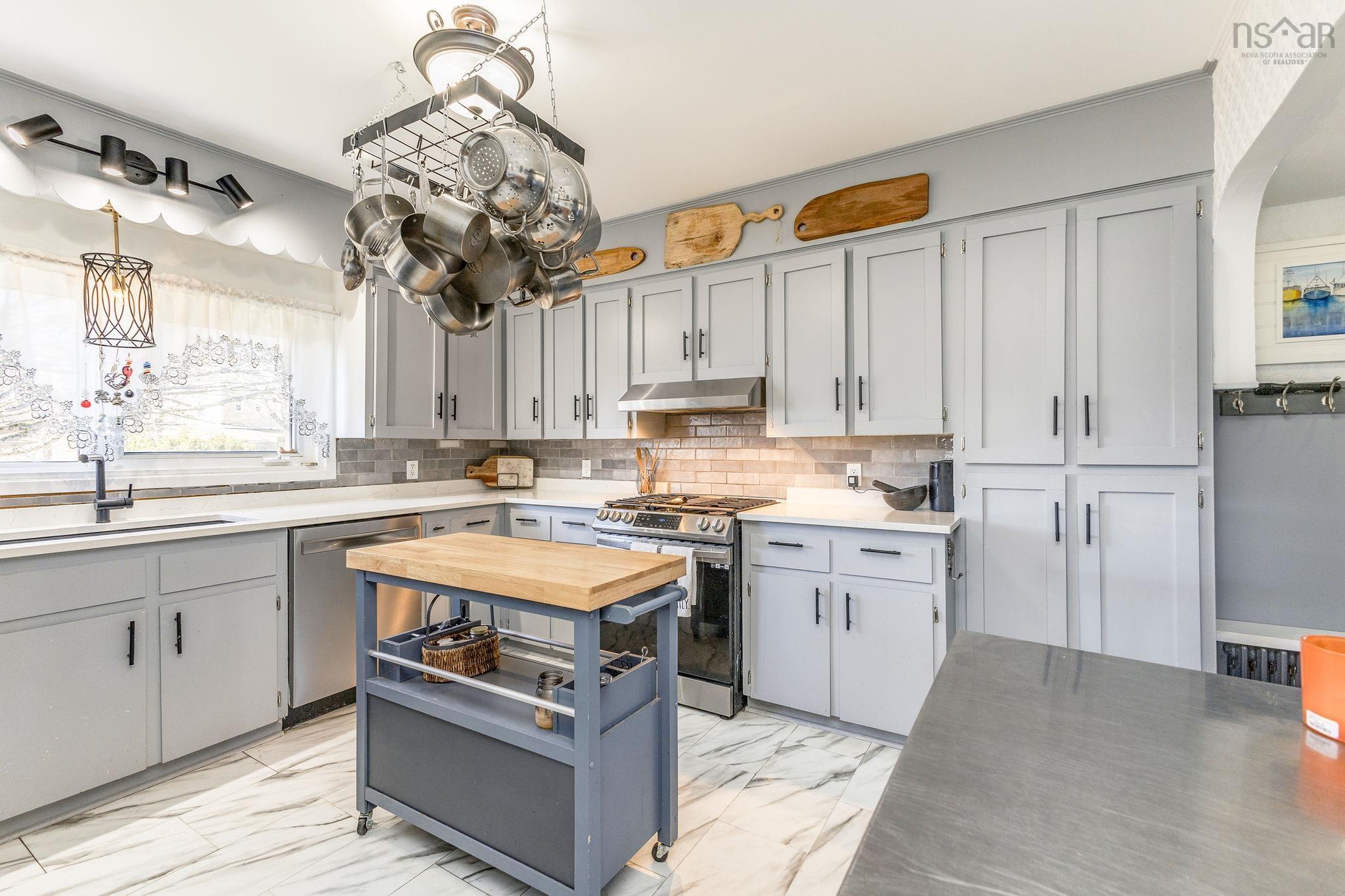 $489,900.00: 5989 Stellarton Trafalgar Road, Riverton