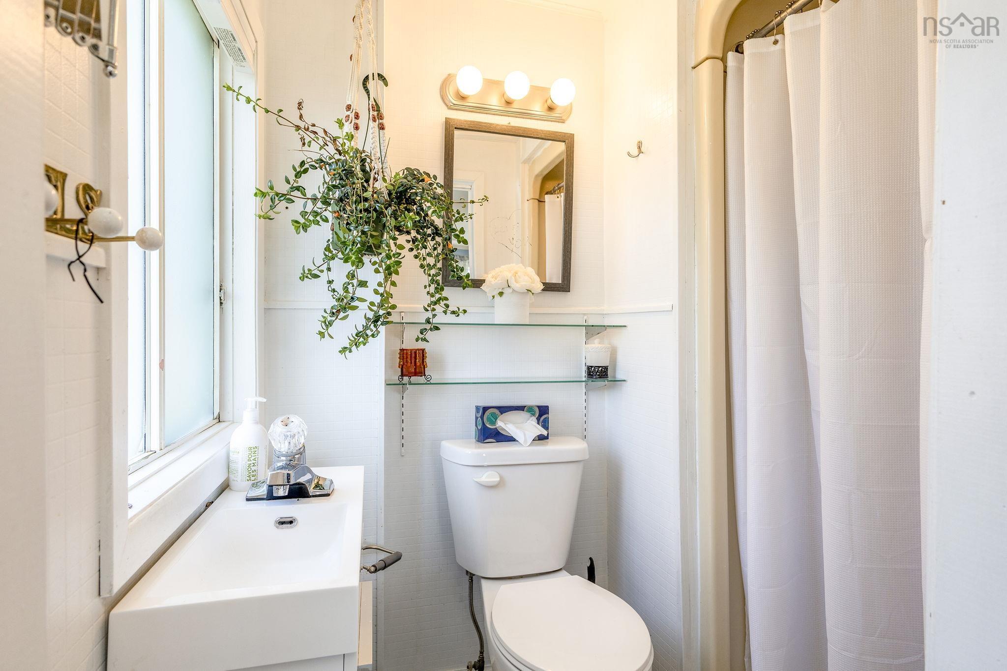 $489,900.00: 5989 Stellarton Trafalgar Road, Riverton