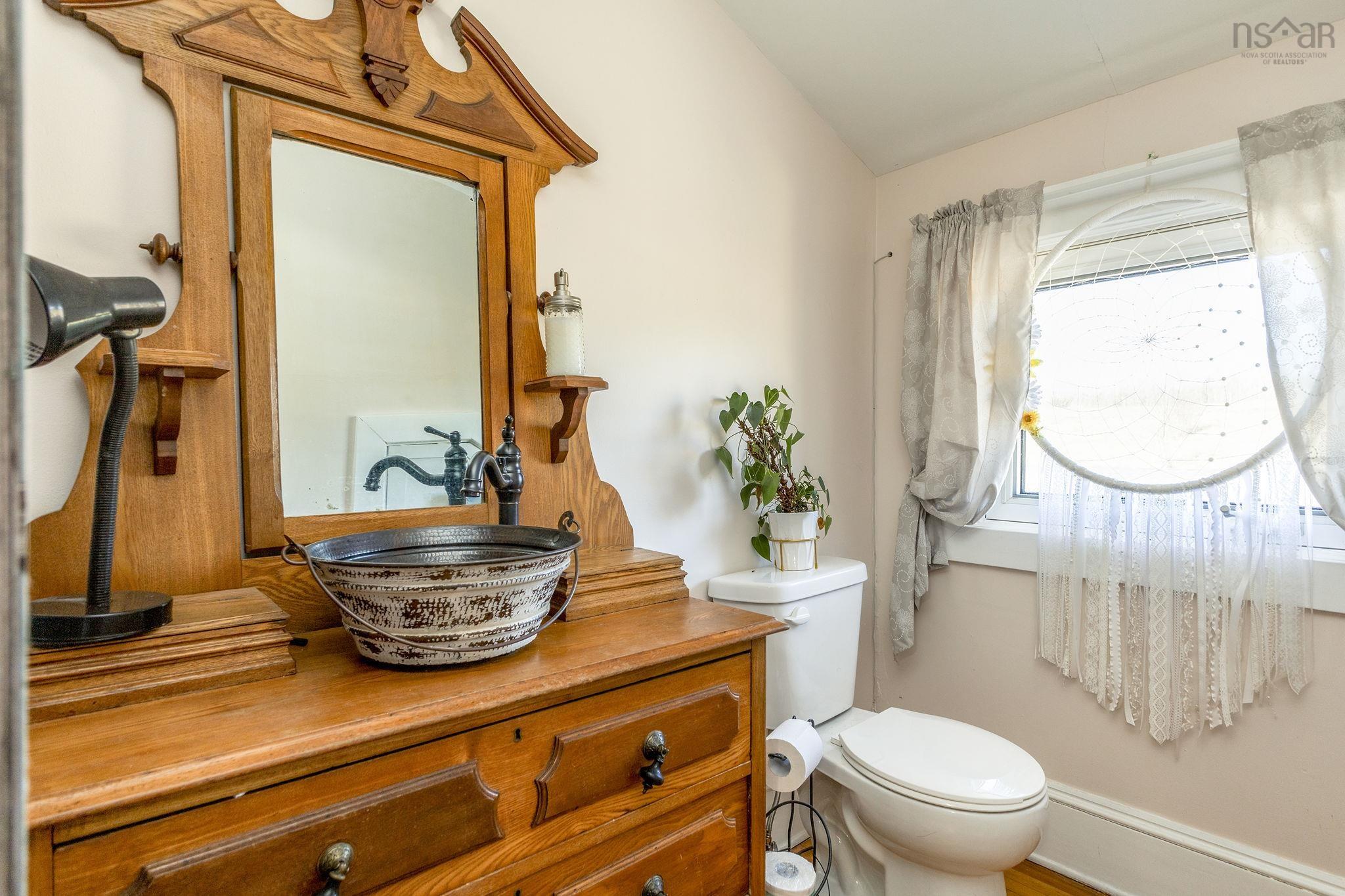 $489,900.00: 5989 Stellarton Trafalgar Road, Riverton