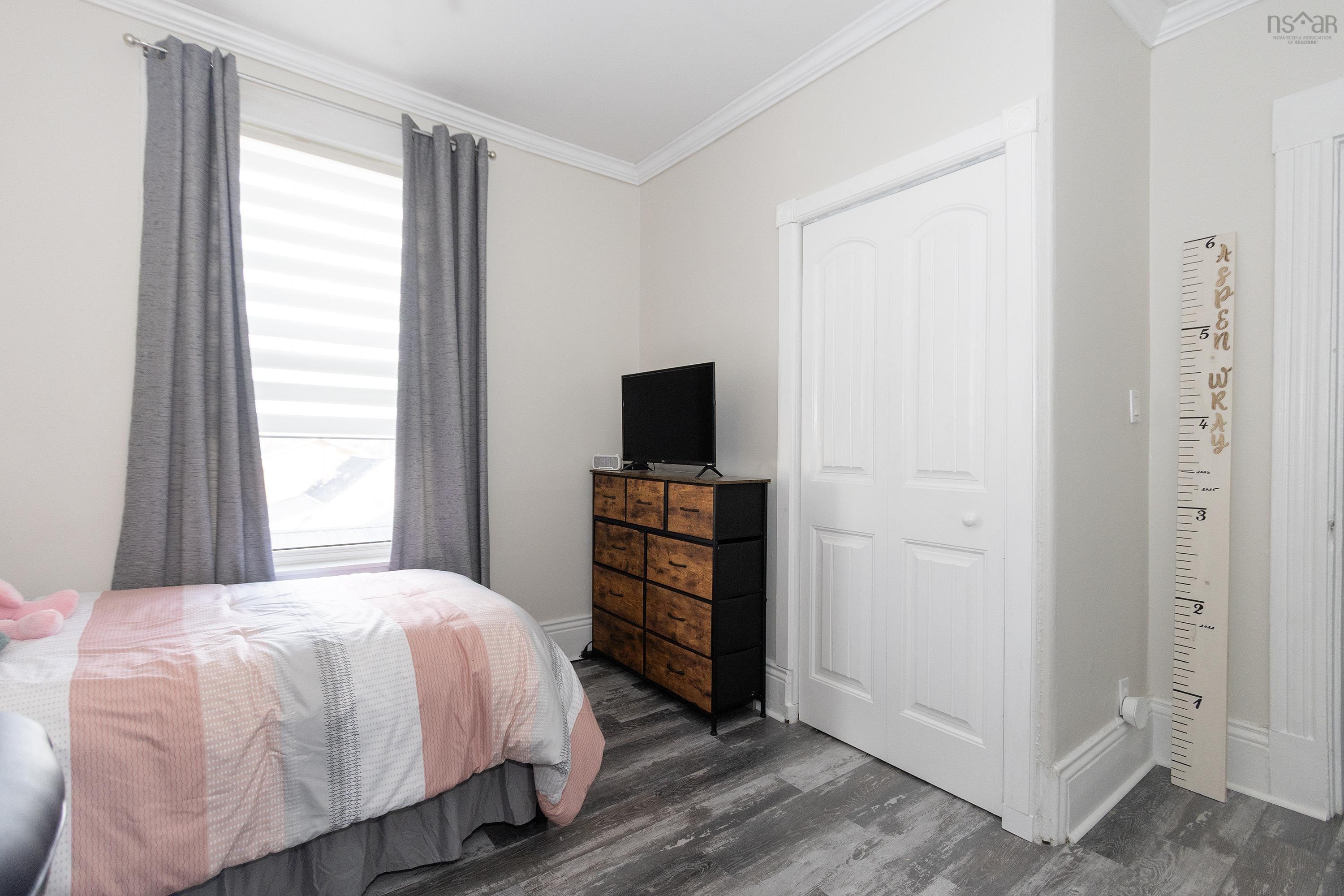 $379,900.00: 28 Westminster Avenue, Amherst