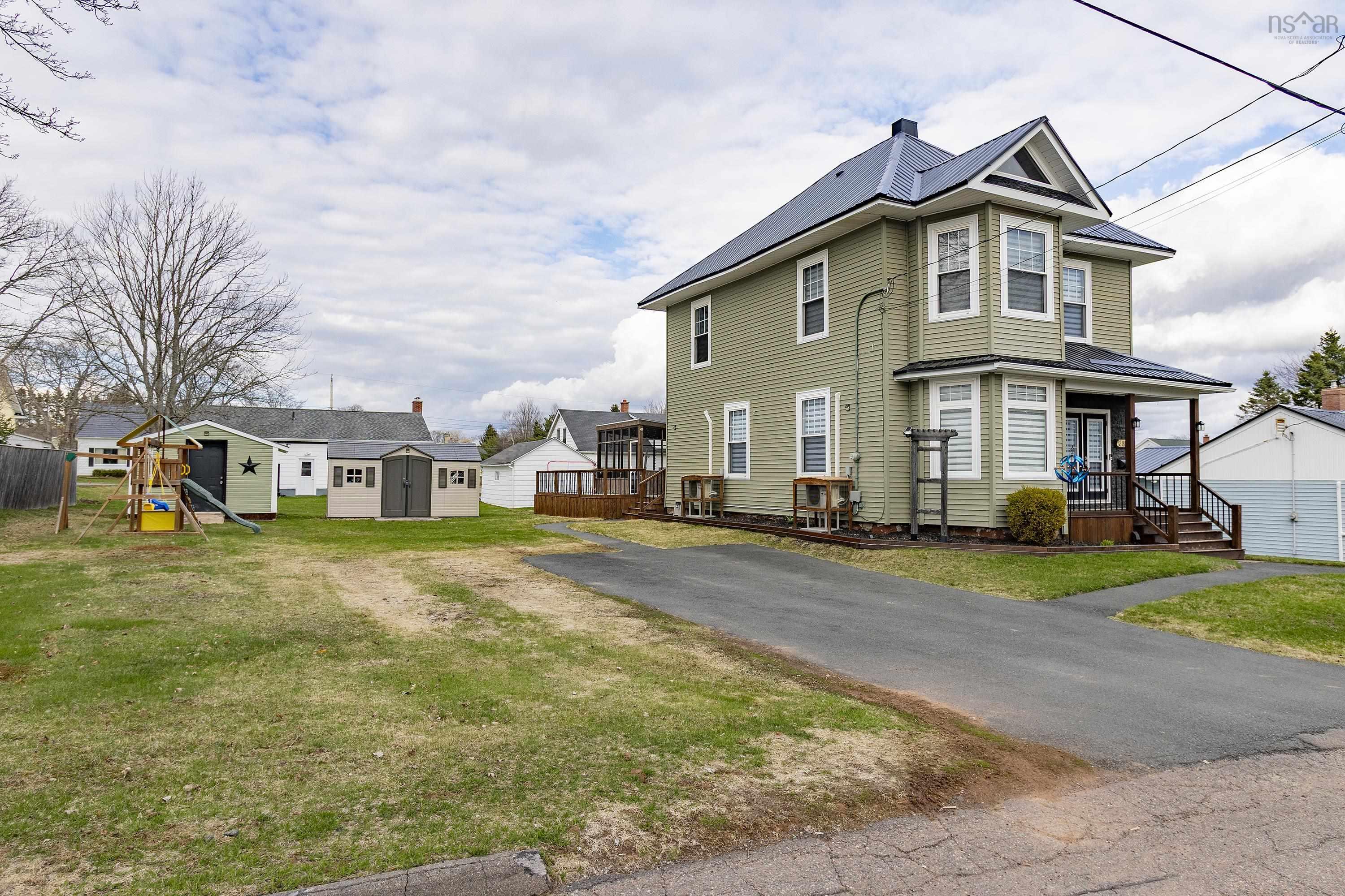 $379,900.00: 28 Westminster Avenue, Amherst