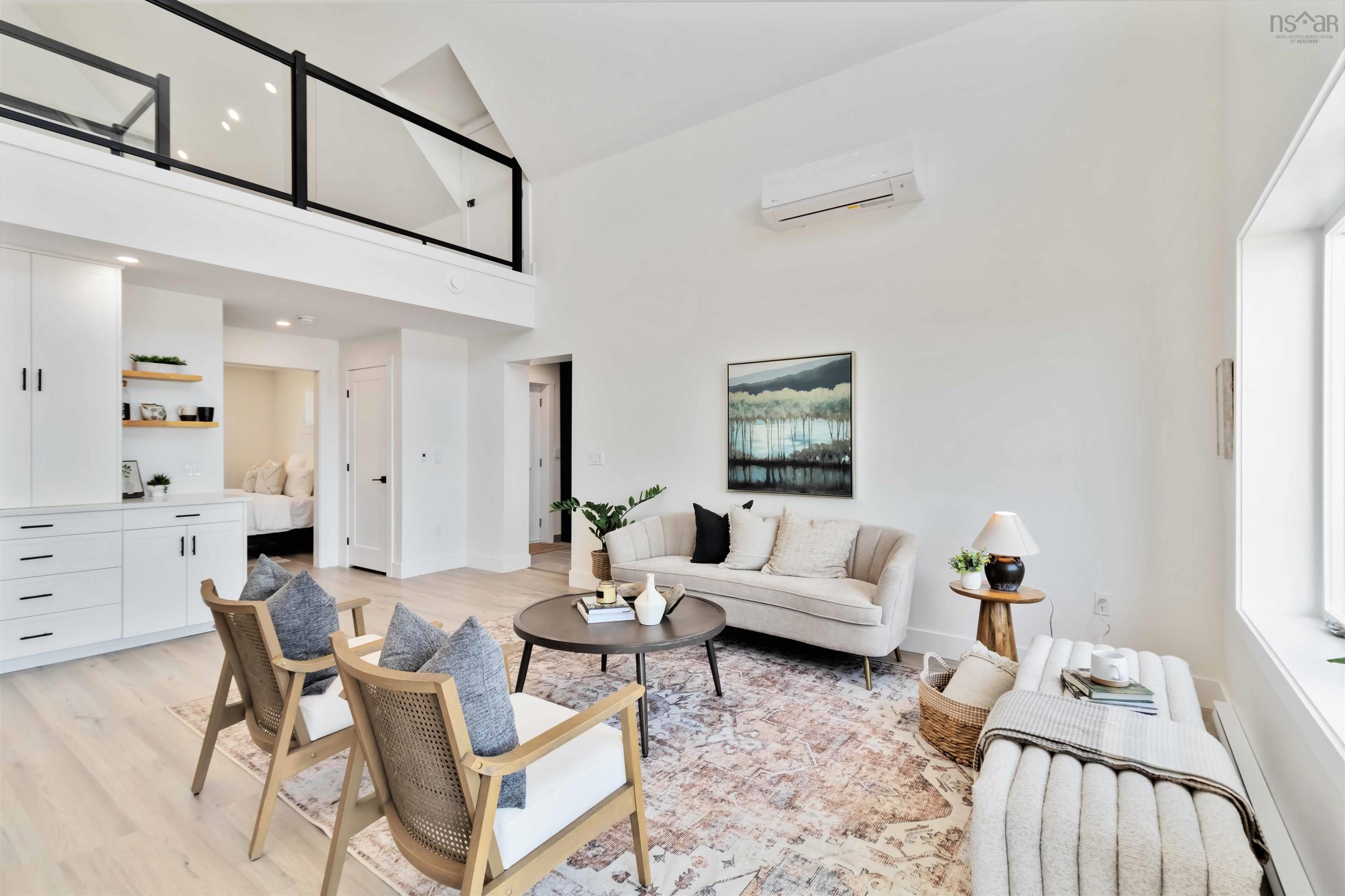 $724,900.00: 16 Compass Cove Court, Fox Point