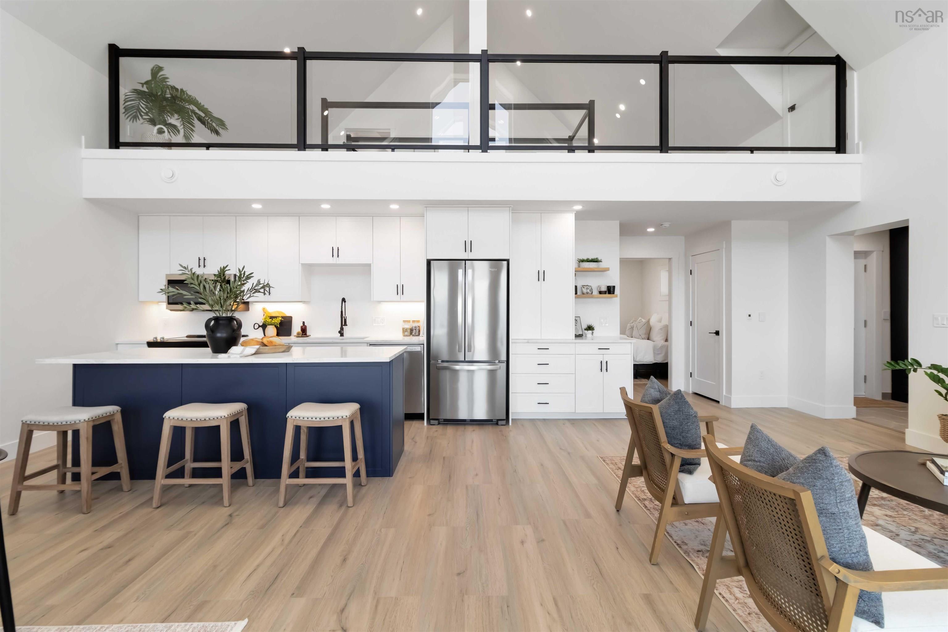 $724,900.00: 16 Compass Cove Court, Fox Point