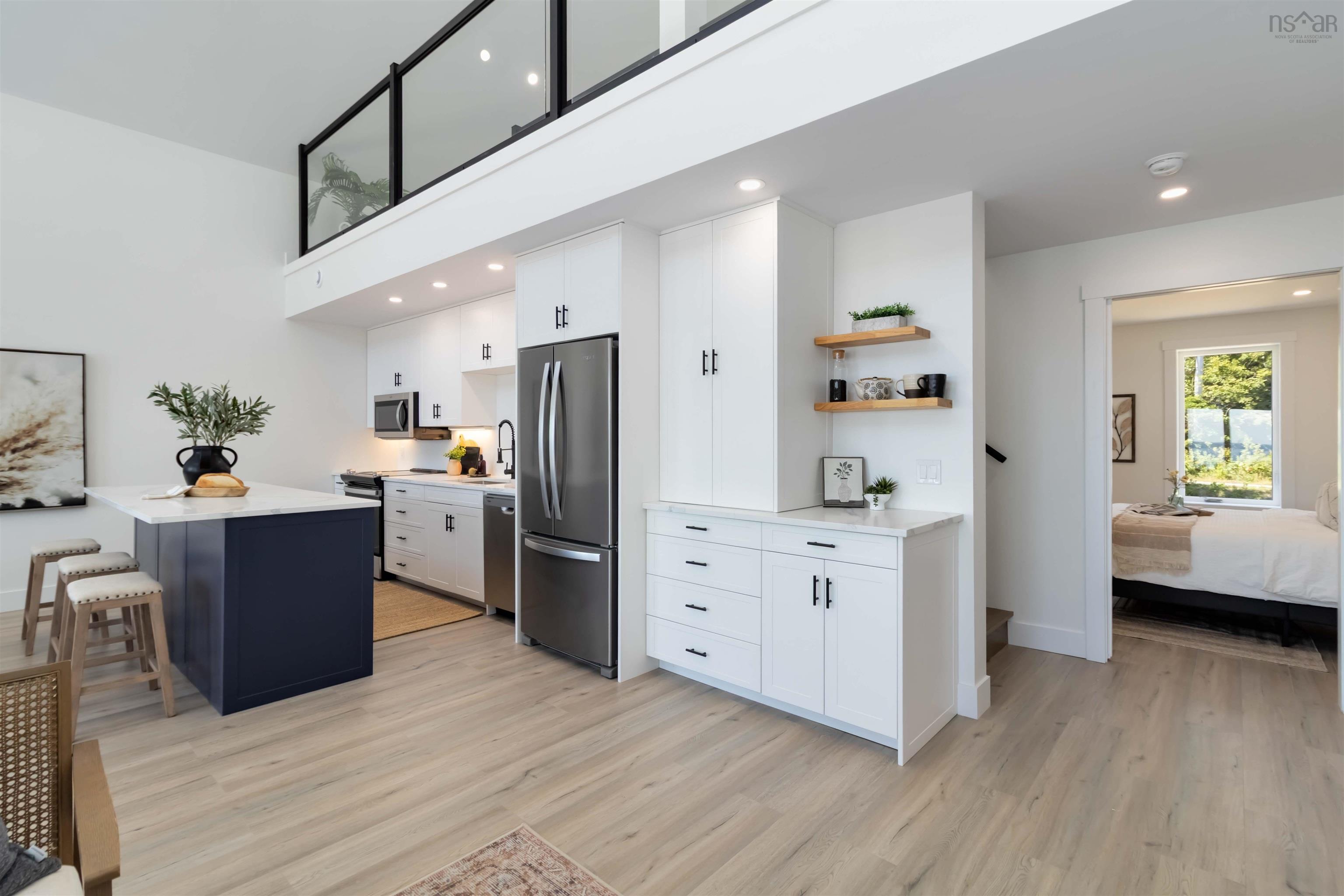 $724,900.00: 16 Compass Cove Court, Fox Point