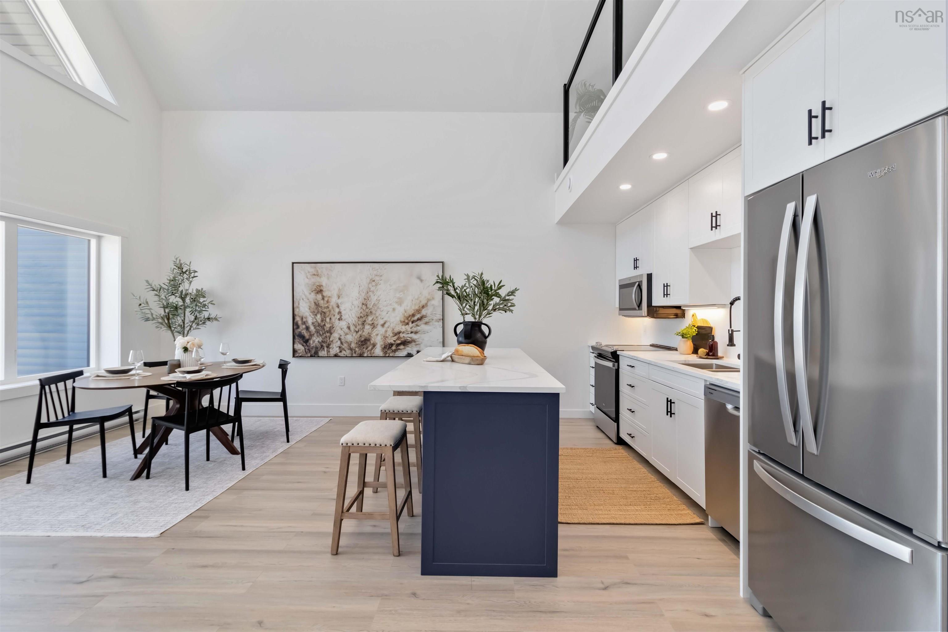 $724,900.00: 16 Compass Cove Court, Fox Point