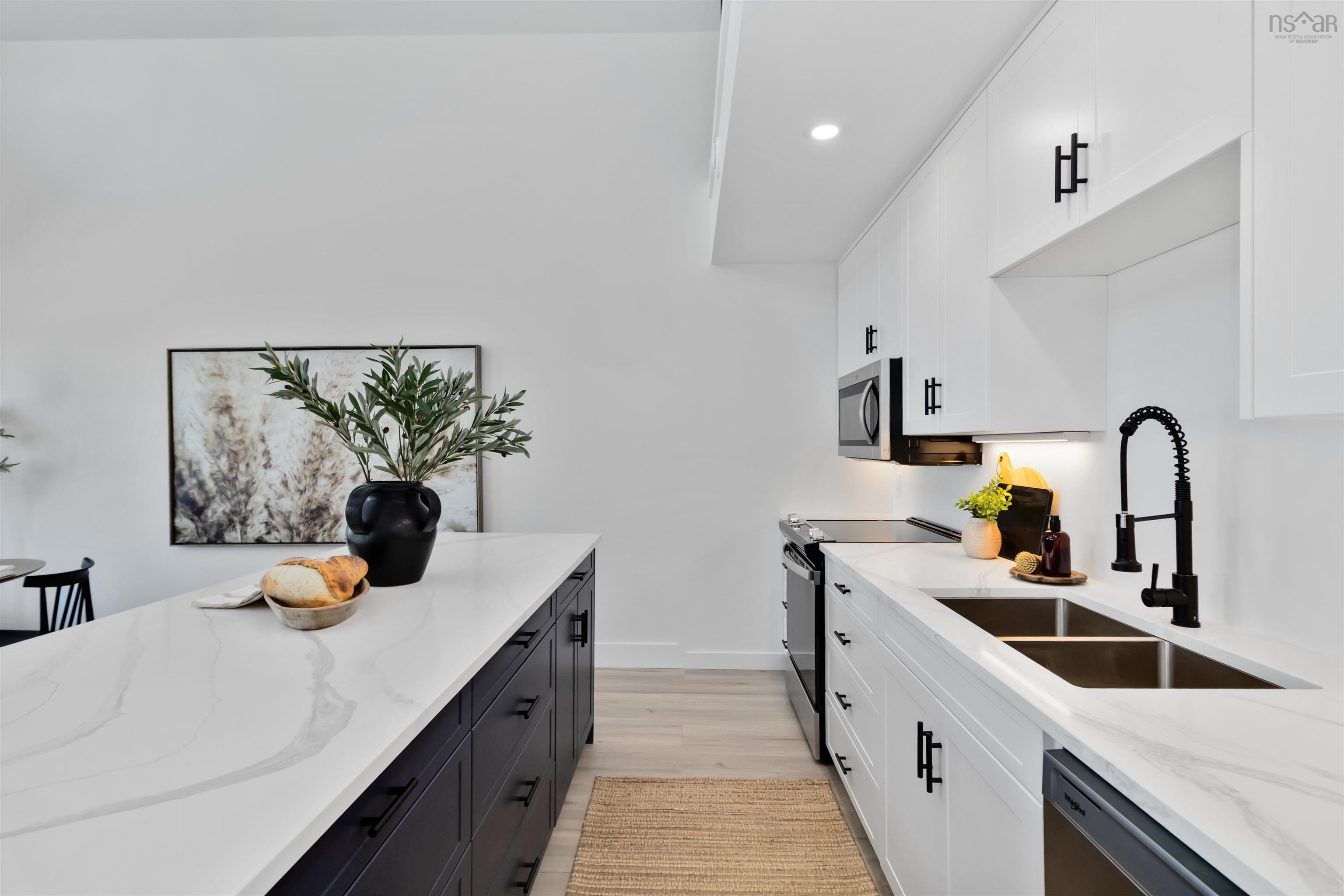 $724,900.00: 16 Compass Cove Court, Fox Point