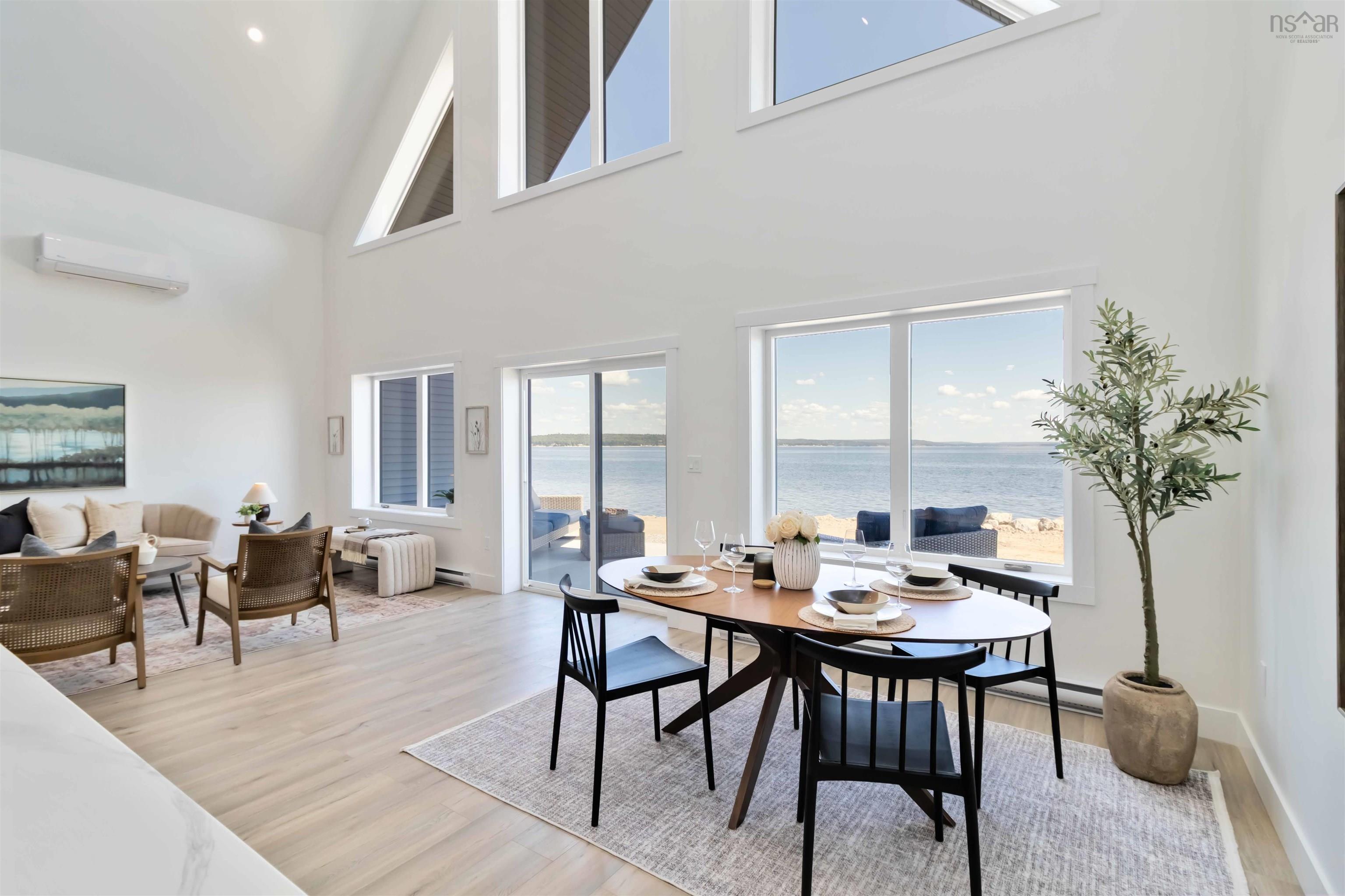 $724,900.00: 16 Compass Cove Court, Fox Point