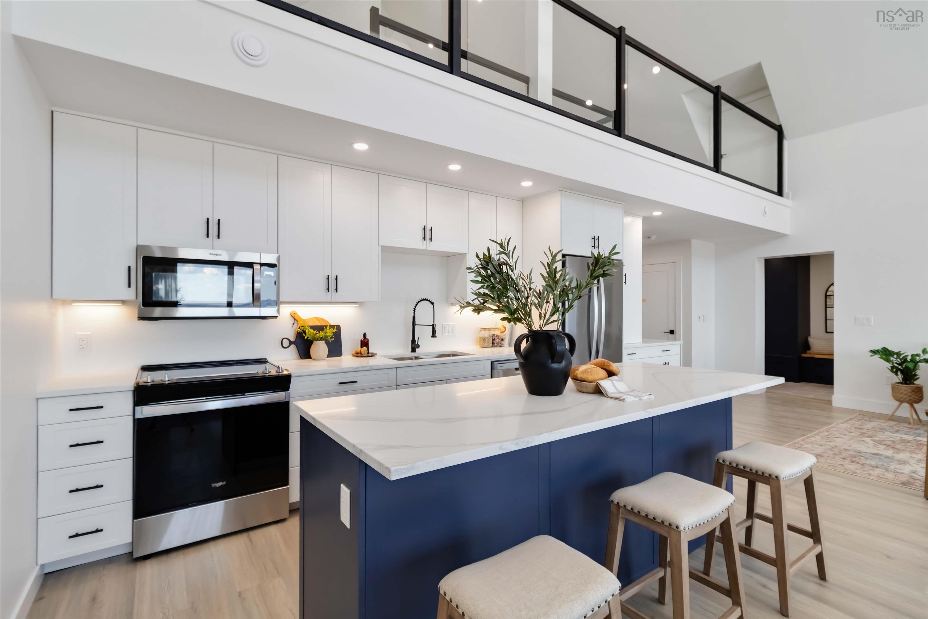 $724,900.00: 16 Compass Cove Court, Fox Point