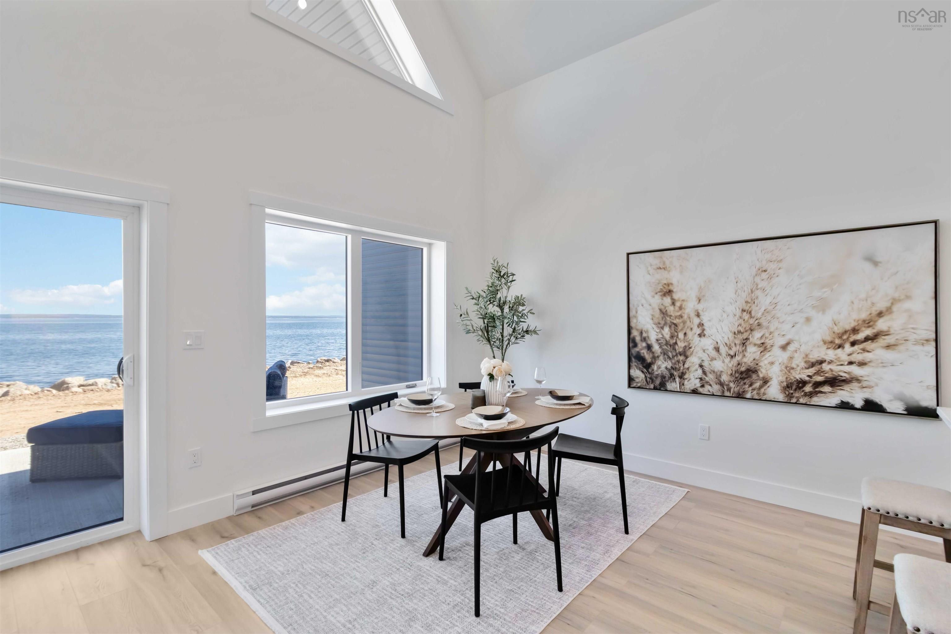 $724,900.00: 16 Compass Cove Court, Fox Point