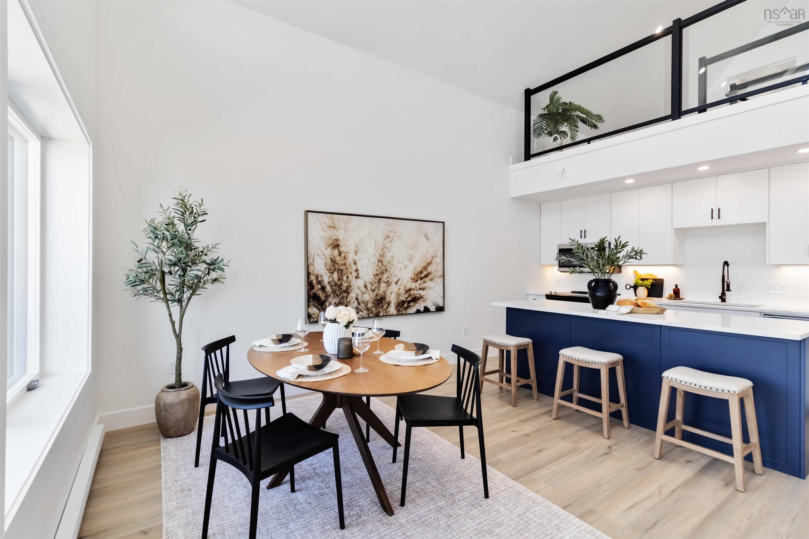 $724,900.00: 16 Compass Cove Court, Fox Point