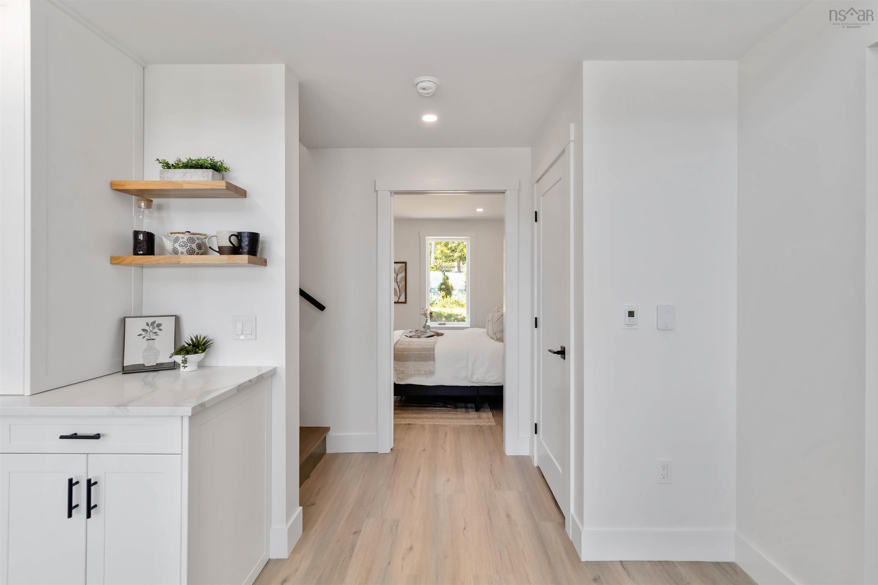 $724,900.00: 16 Compass Cove Court, Fox Point