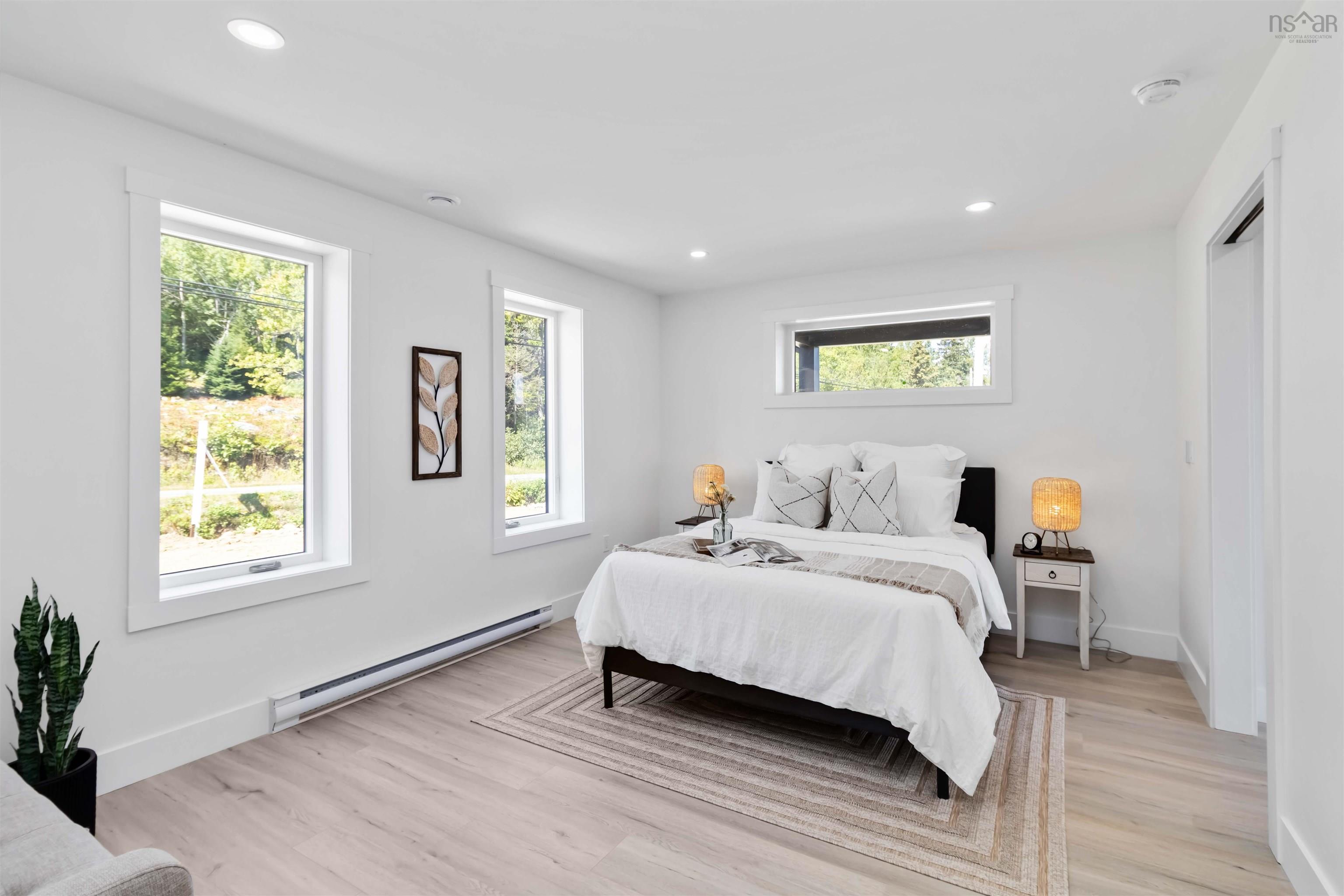 $724,900.00: 16 Compass Cove Court, Fox Point