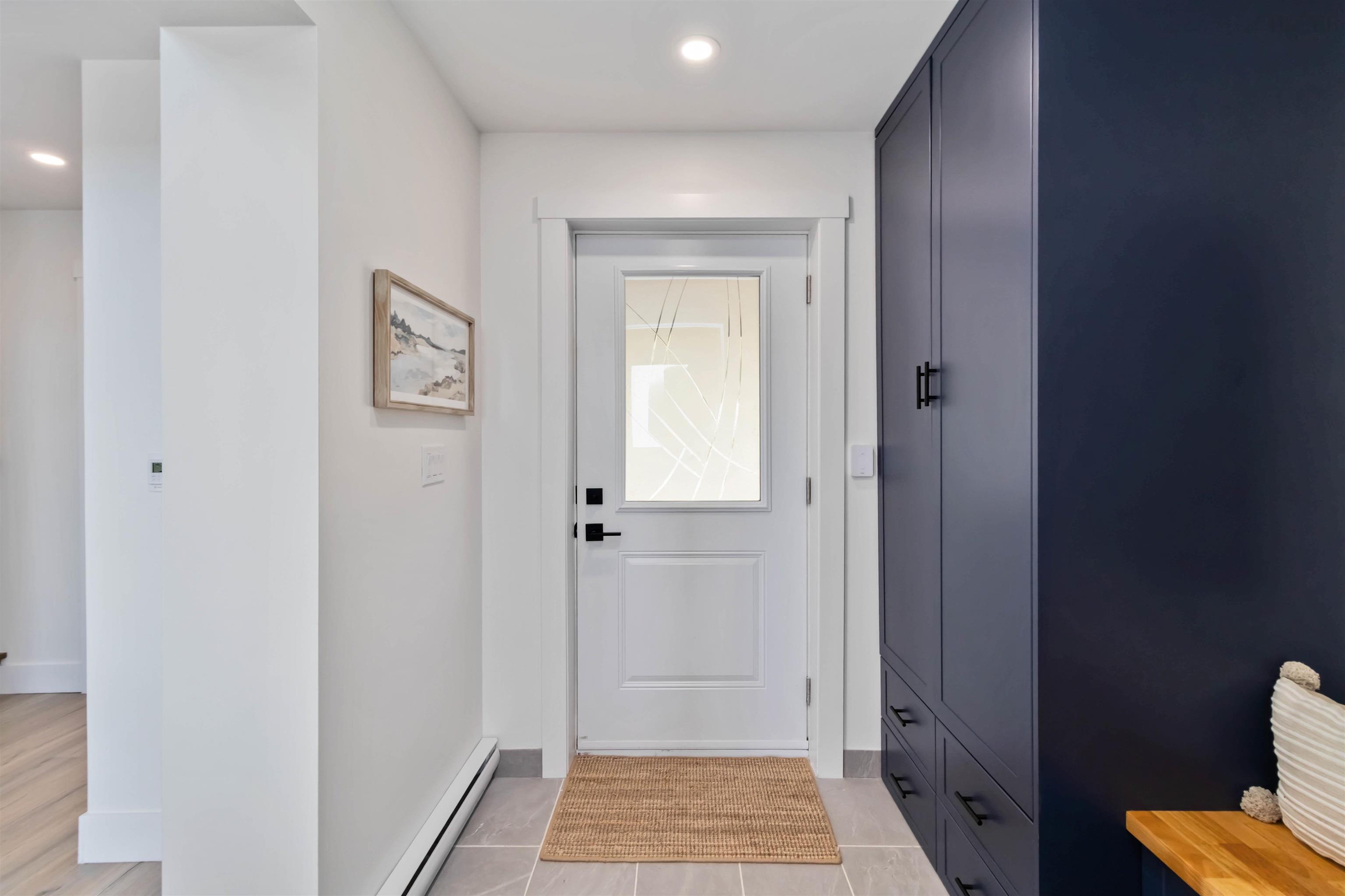 $724,900.00: 16 Compass Cove Court, Fox Point