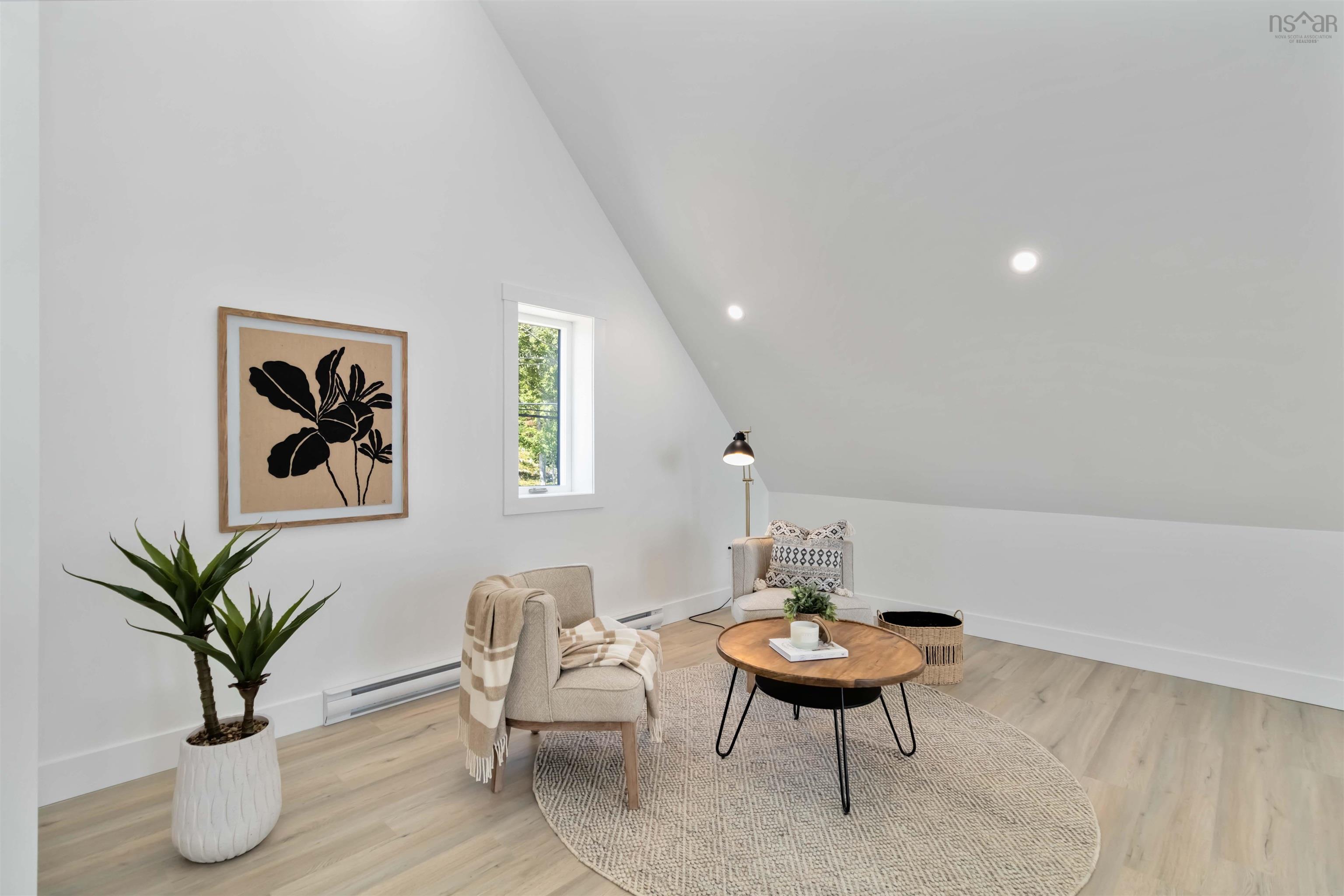 $724,900.00: 16 Compass Cove Court, Fox Point