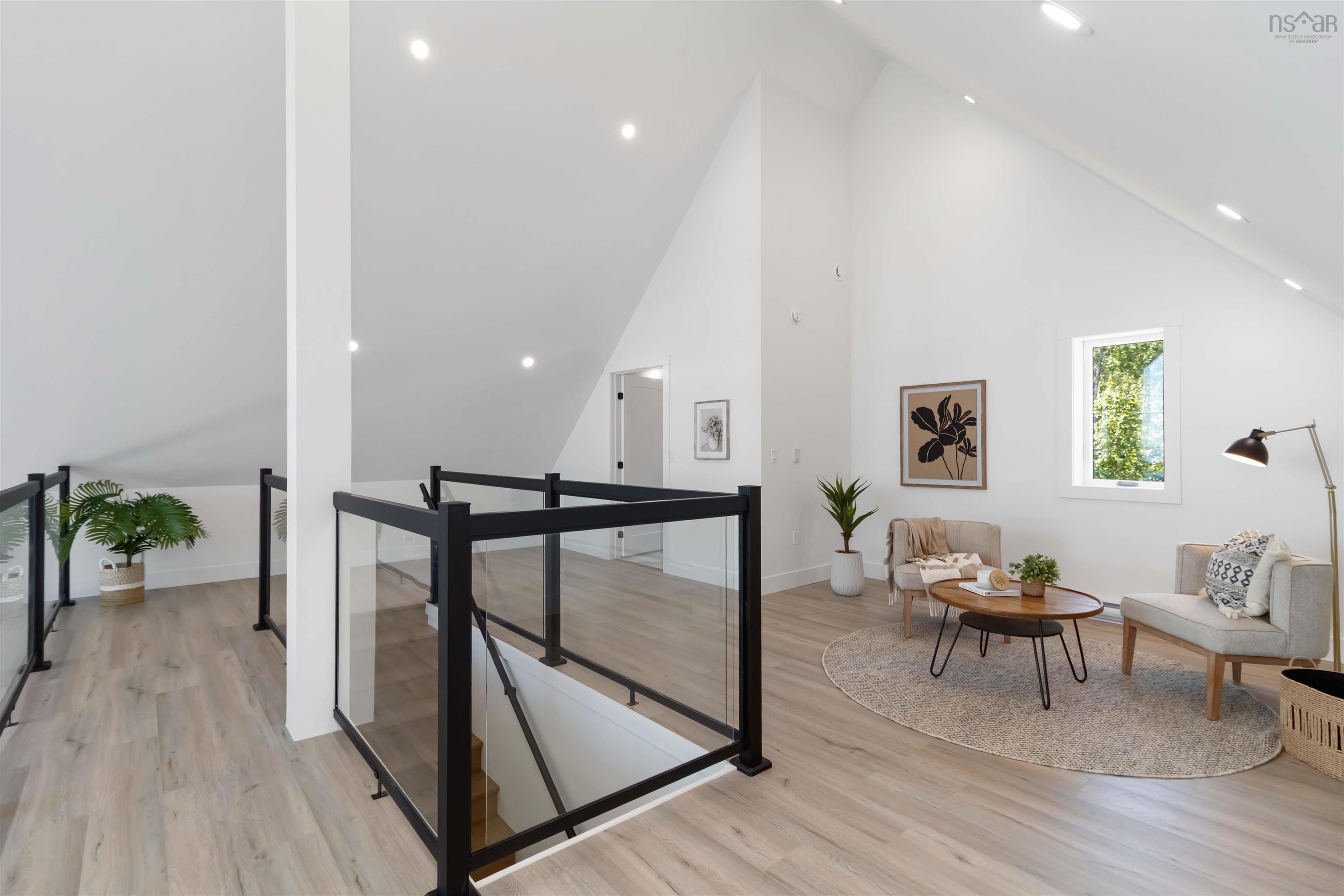 $724,900.00: 16 Compass Cove Court, Fox Point