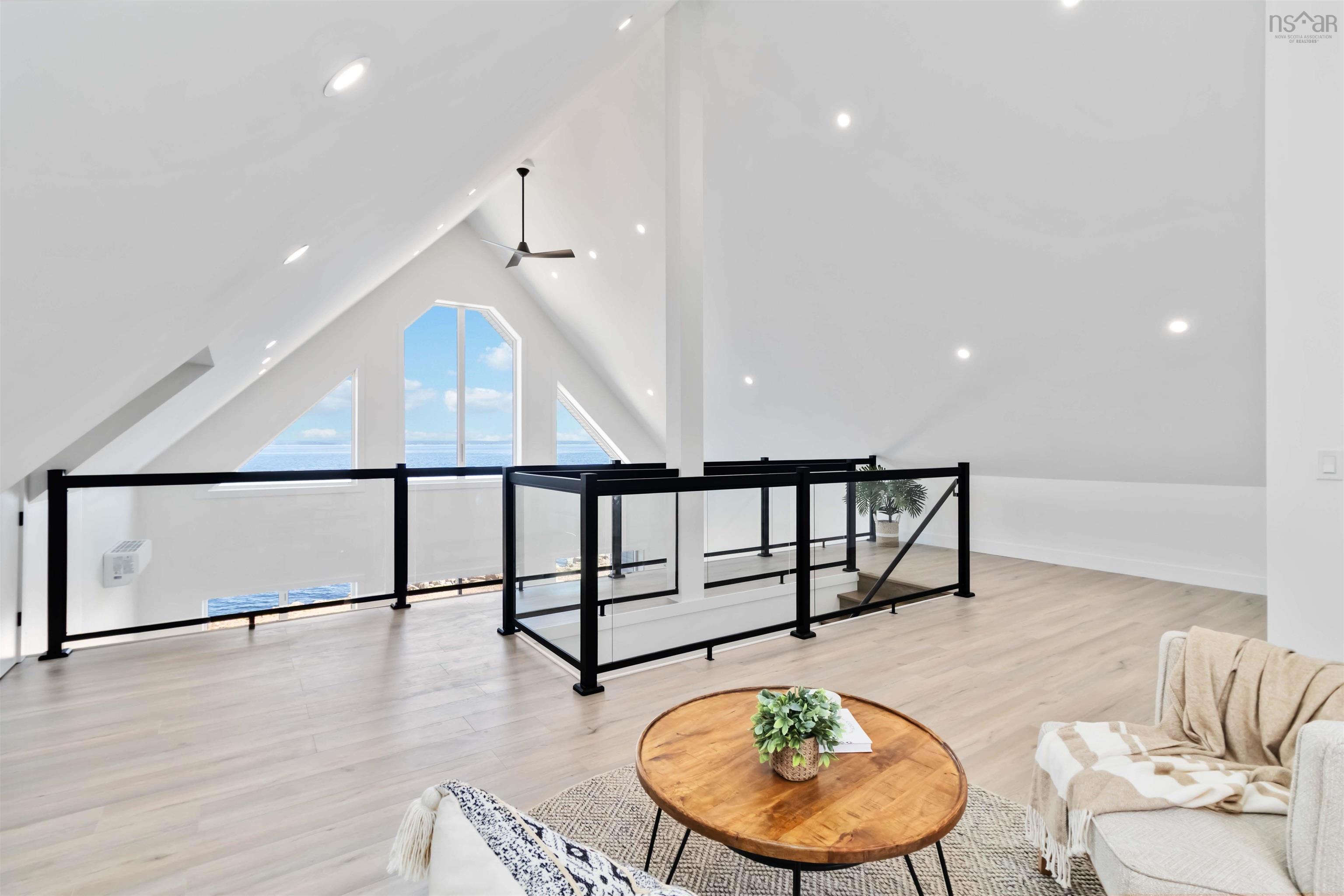 $724,900.00: 16 Compass Cove Court, Fox Point