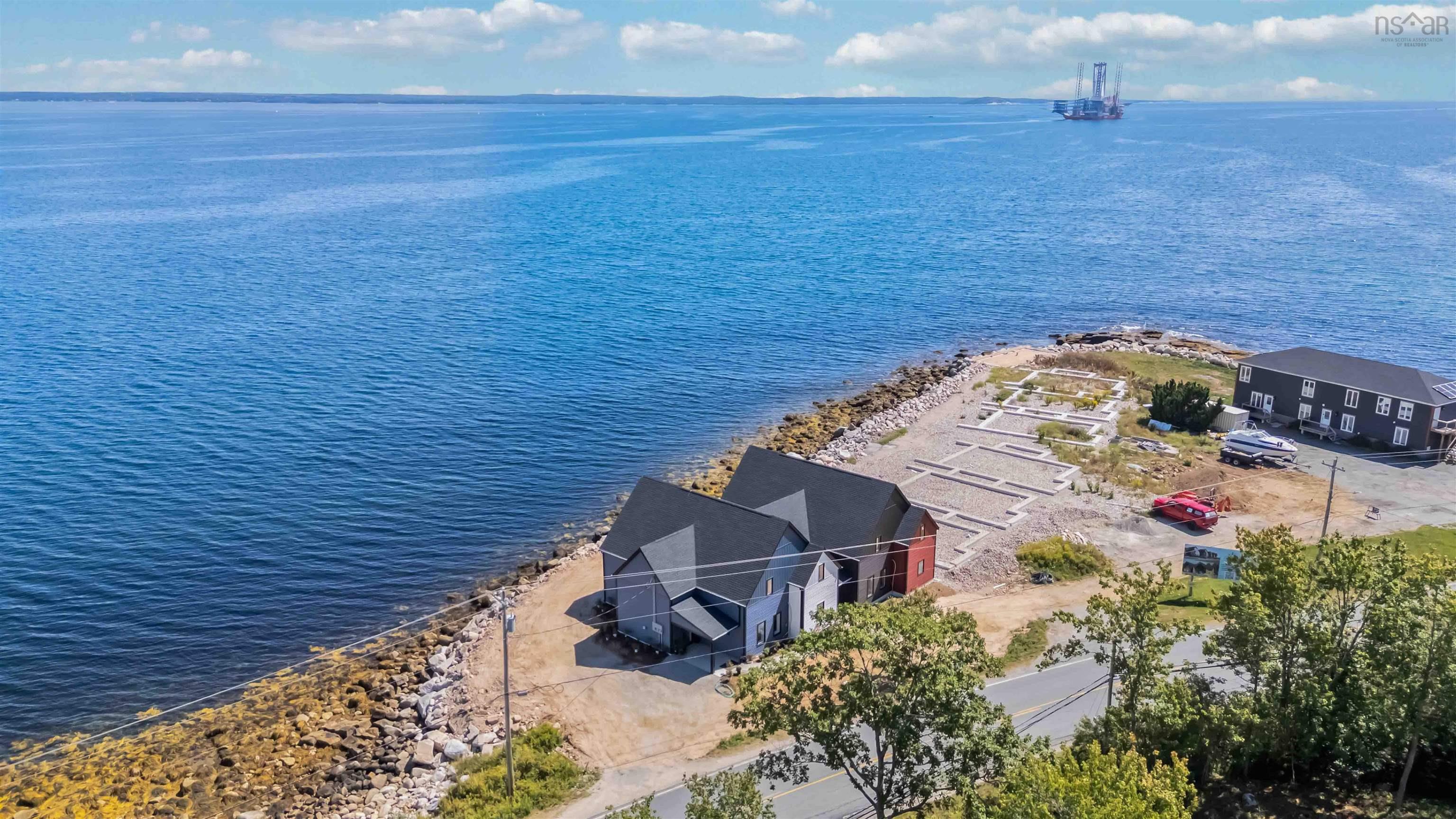 $724,900.00: 16 Compass Cove Court, Fox Point