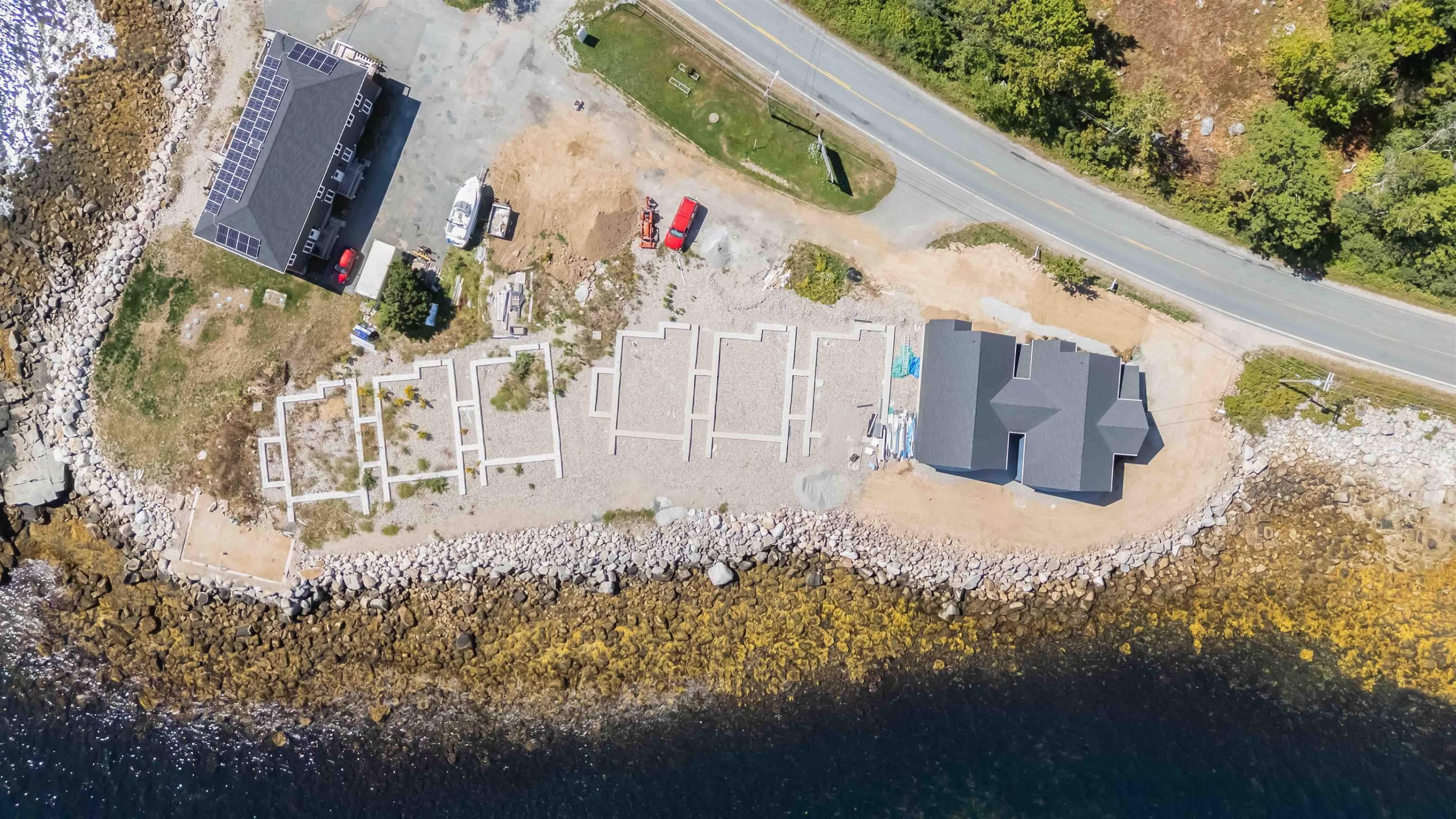 $724,900.00: 16 Compass Cove Court, Fox Point