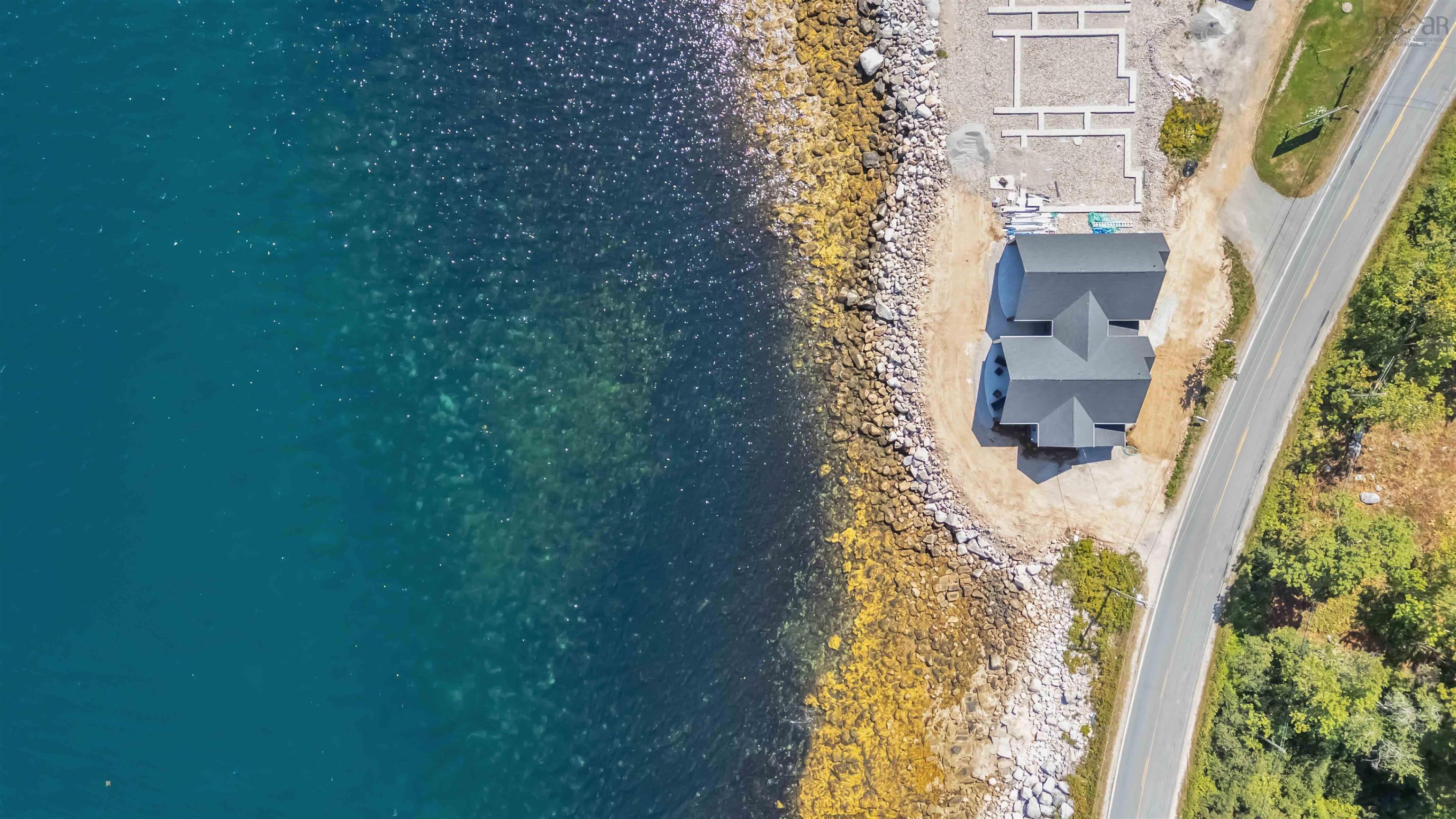 $724,900.00: 16 Compass Cove Court, Fox Point