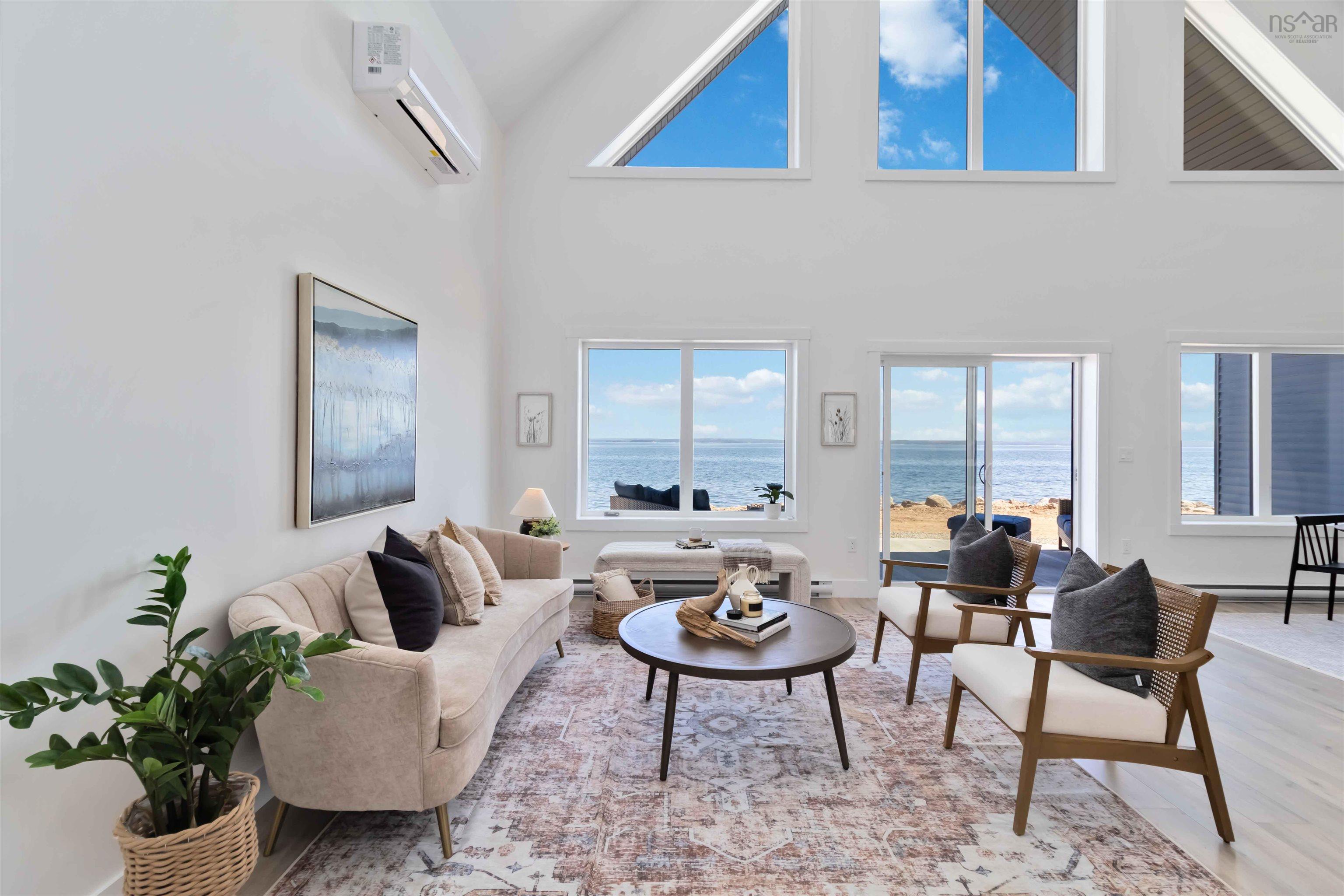 $724,900.00: 16 Compass Cove Court, Fox Point