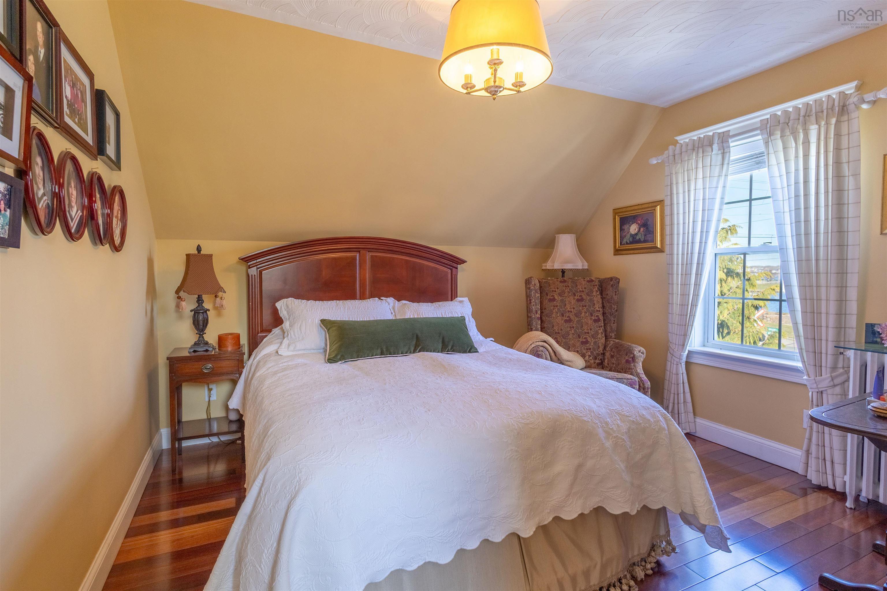 $349,000.00: 102 Crescent Street, B1S 2Z8 Street, Sydney